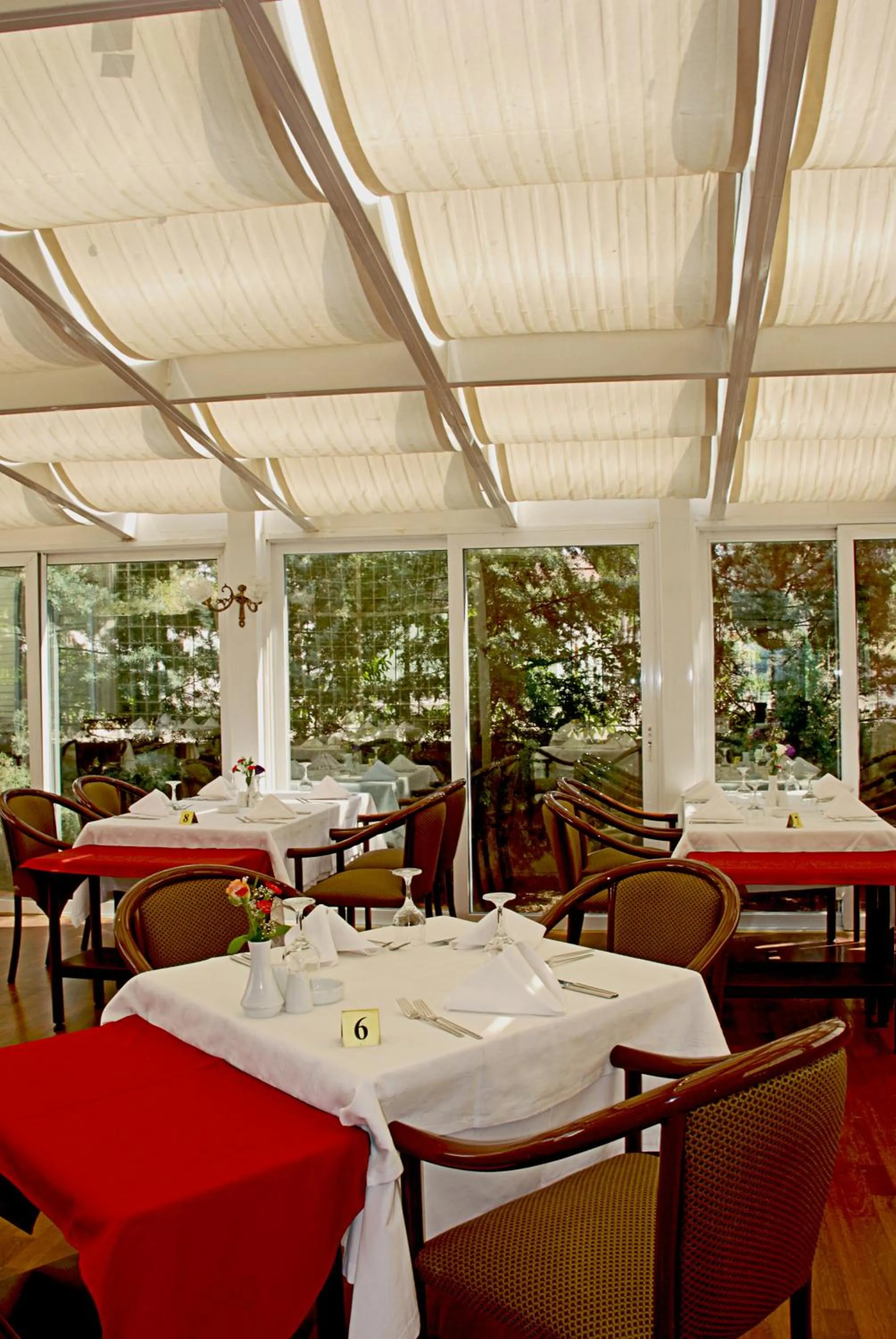 Restaurant/places to eat in Gazi Park Hotel