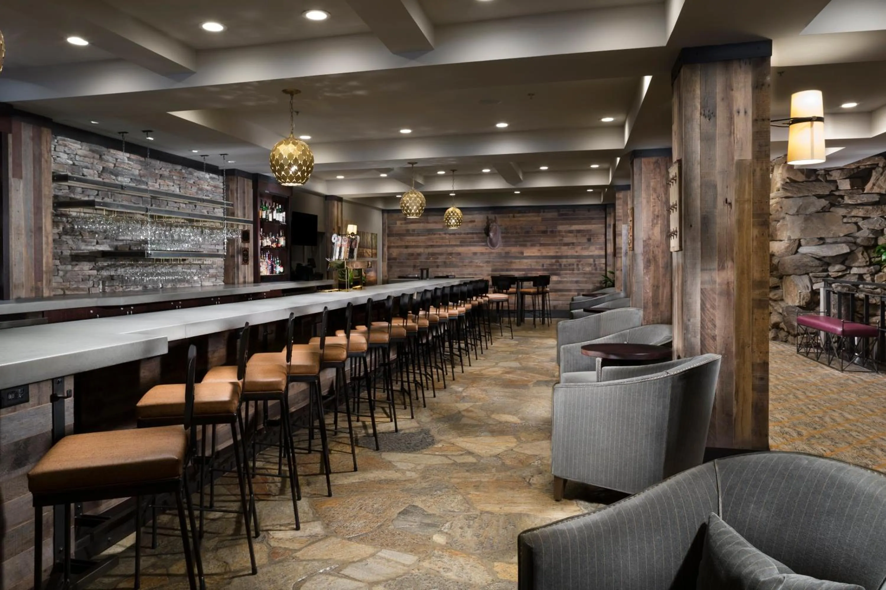 Lounge or bar in Crowne Plaza Resort Asheville by IHG