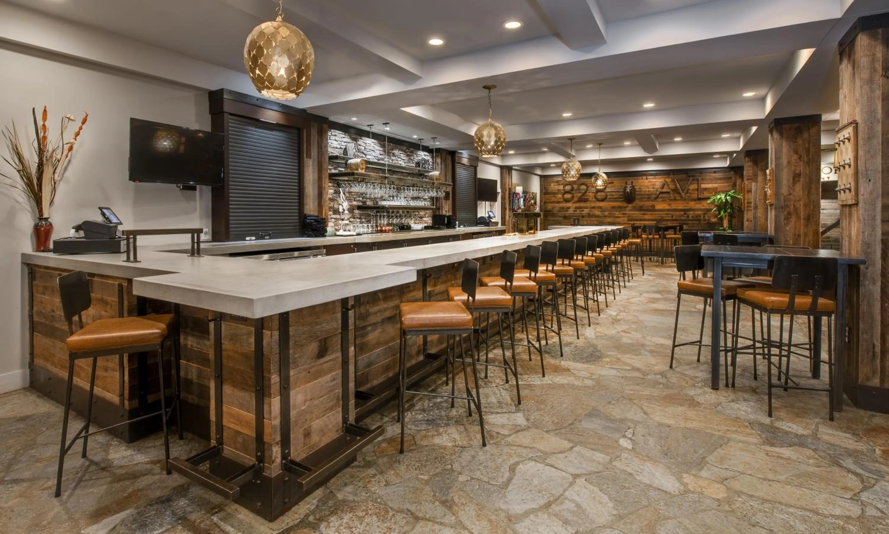 Lounge or bar in Crowne Plaza Resort Asheville by IHG
