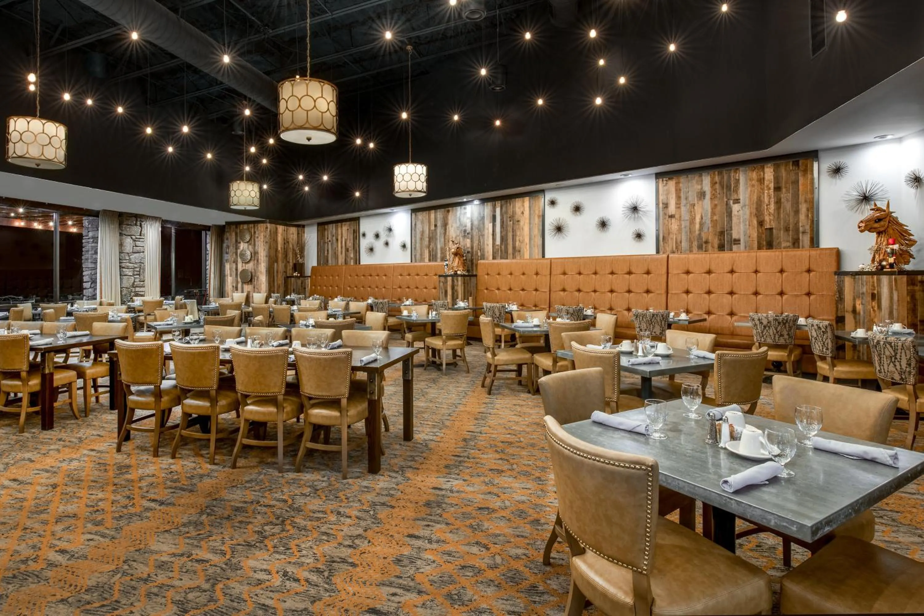 Restaurant/places to eat in Crowne Plaza Resort Asheville by IHG