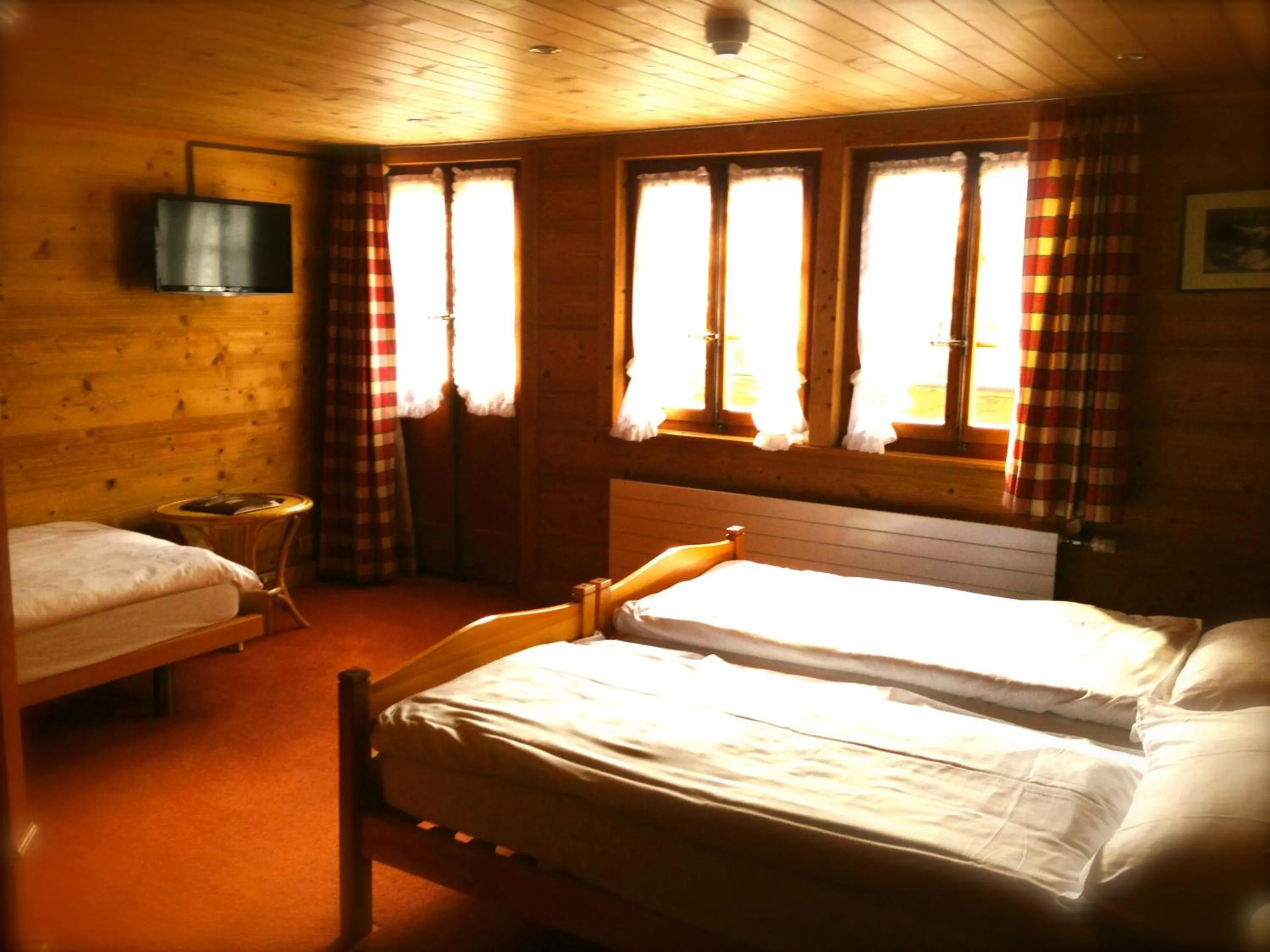 Photo of the whole room, Bed in Auberge de la poste