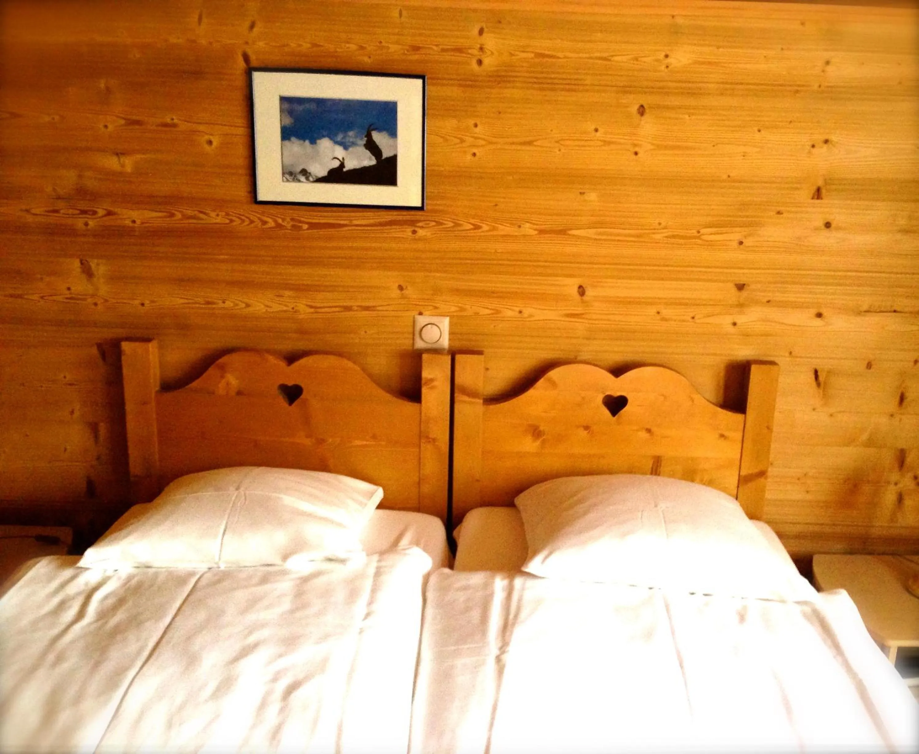 Decorative detail, Bed in Auberge de la poste
