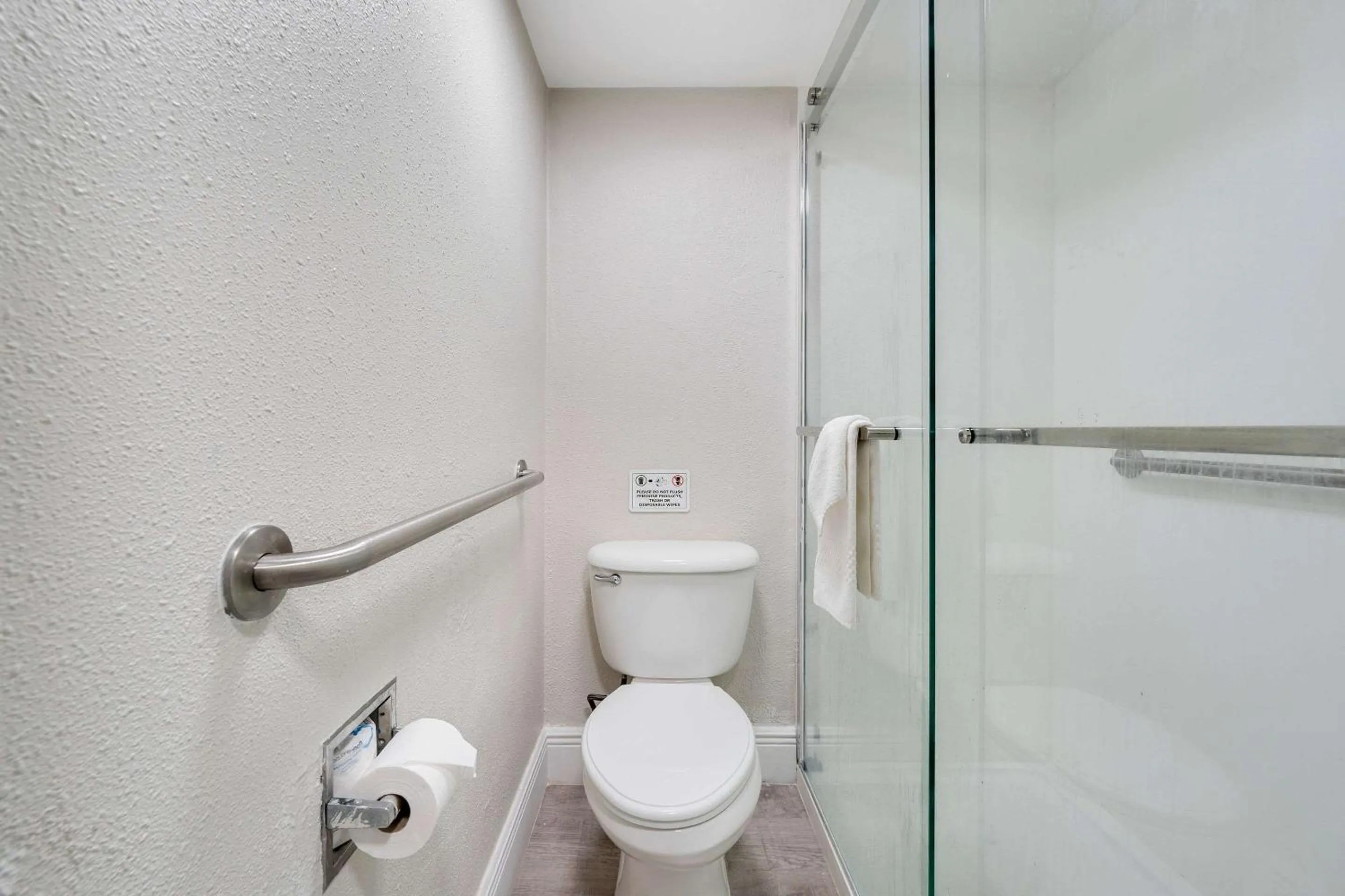 Bedroom in Quality Inn & Suites Airport-Cruise Port Hollywood