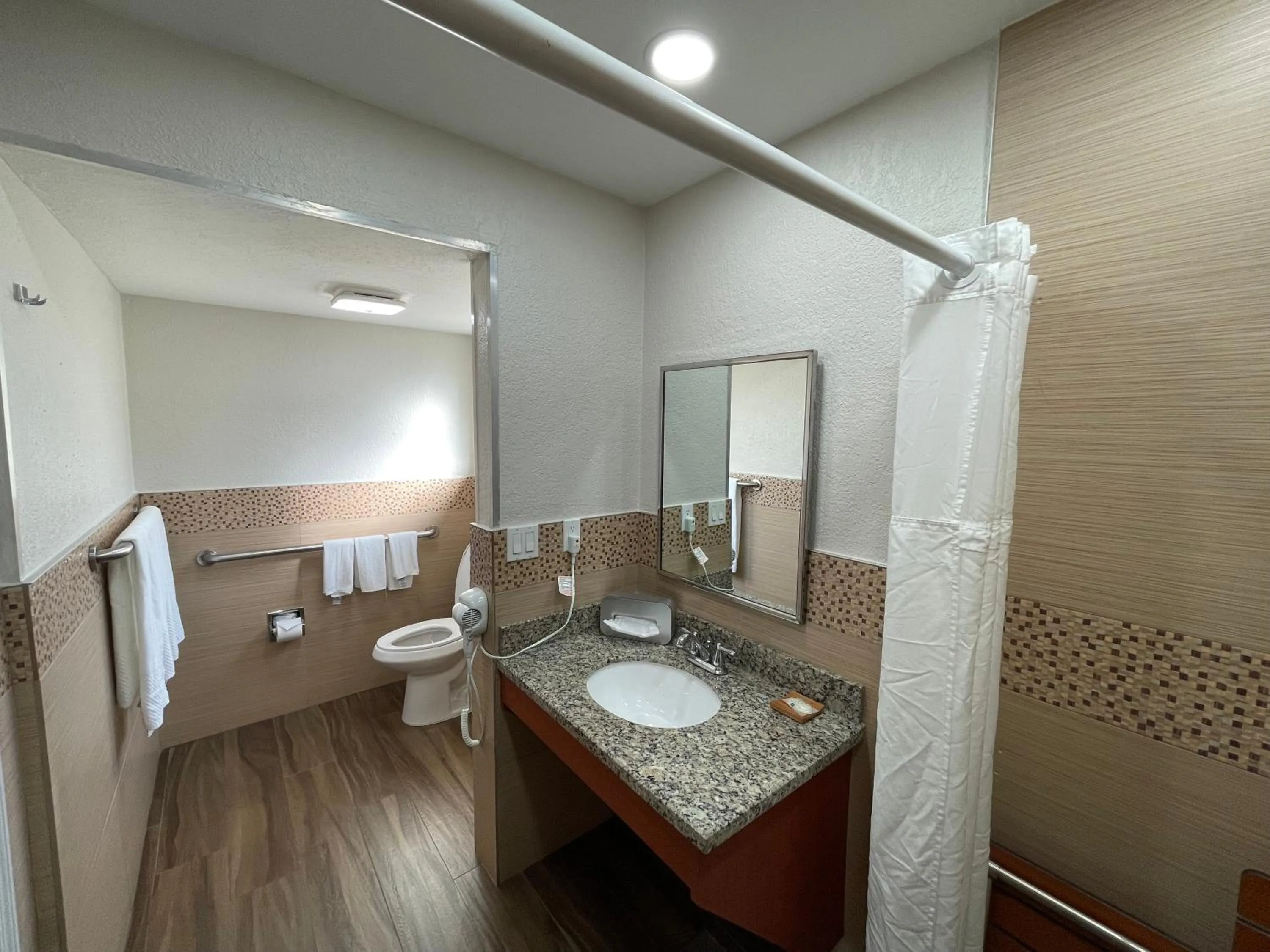 Bathroom in Quality Inn & Suites Airport-Cruise Port Hollywood