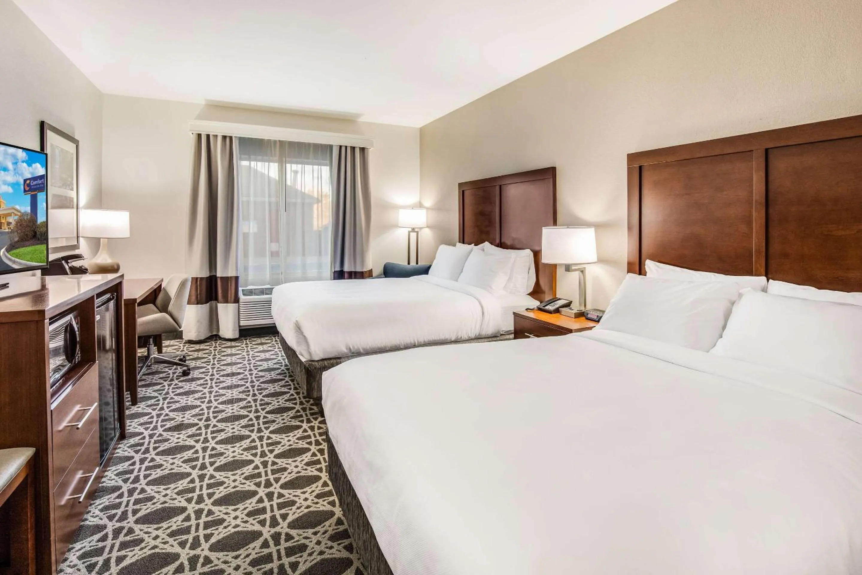 Photo of the whole room, Bed in Comfort Inn & Suites Brevard North