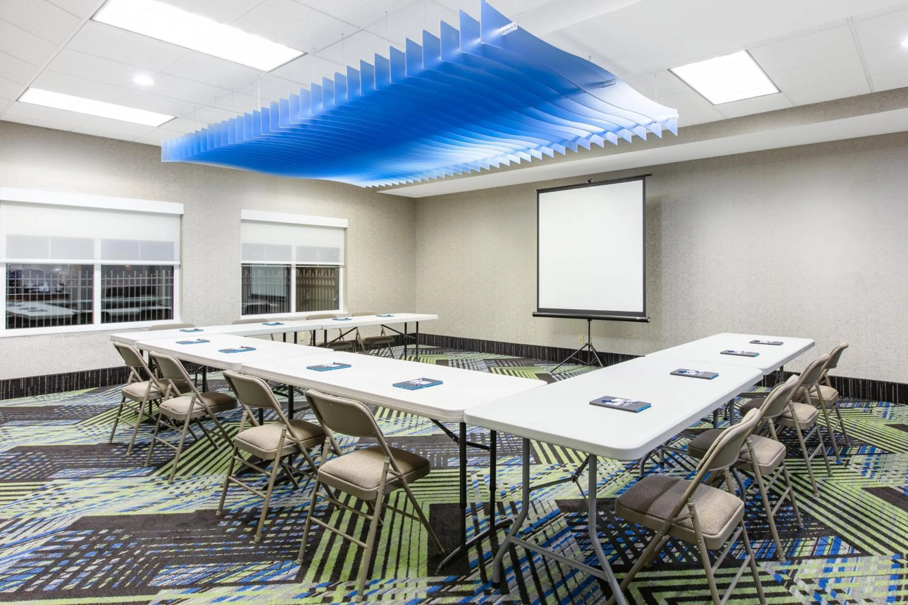 Meeting/conference room in Holiday Inn Express Hotel & Suites Seaside Convention Center by IHG