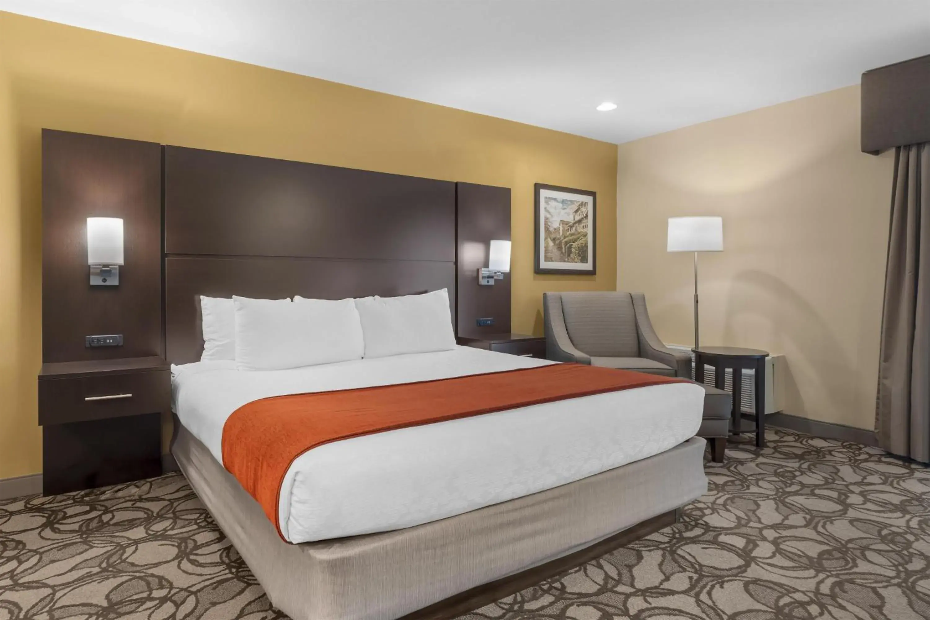 King Room with Balcony - Non-Smoking in Best Western Plus Plaza by the Green King Room with Balcony - Non-Smoking in Best Western Plus Plaza by the Green