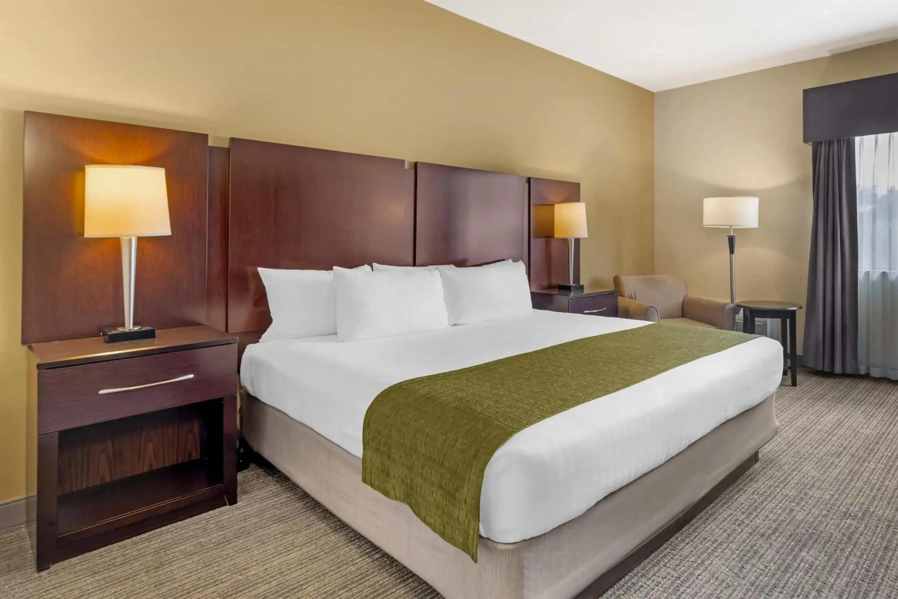 King Room with Golf Course View - Non-Smoking in Best Western Plus Plaza by the Green King Room with Golf Course View - Non-Smoking in Best Western Plus Plaza by the Green