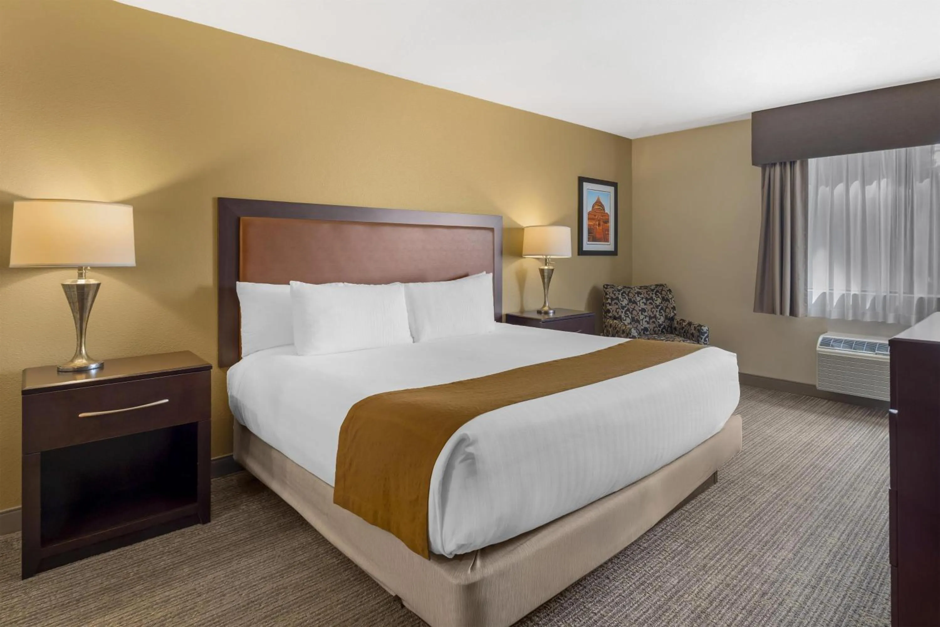 Photo of the whole room, Bed in Best Western Plus Plaza by the Green