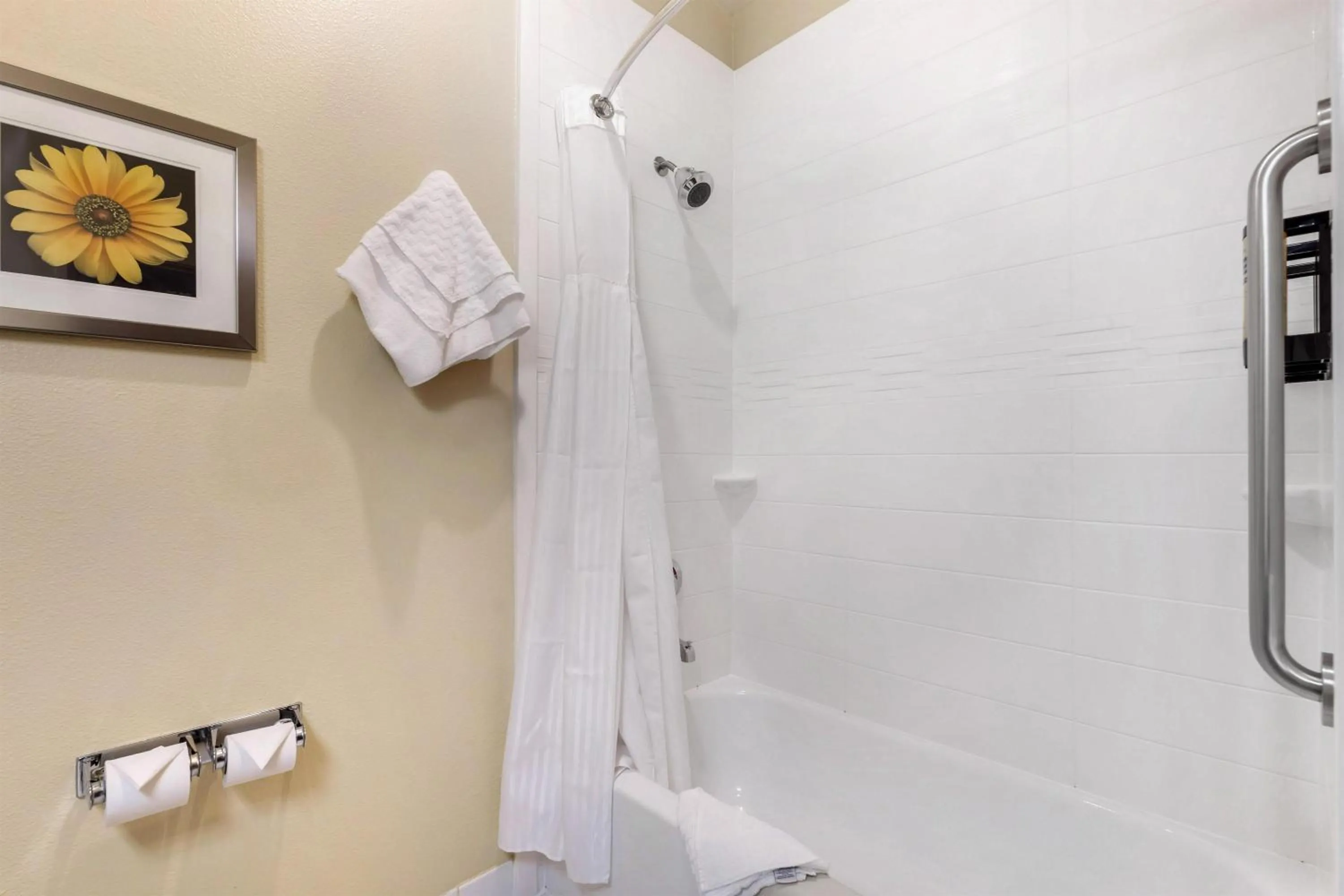 Bathroom in Best Western Plus Plaza by the Green