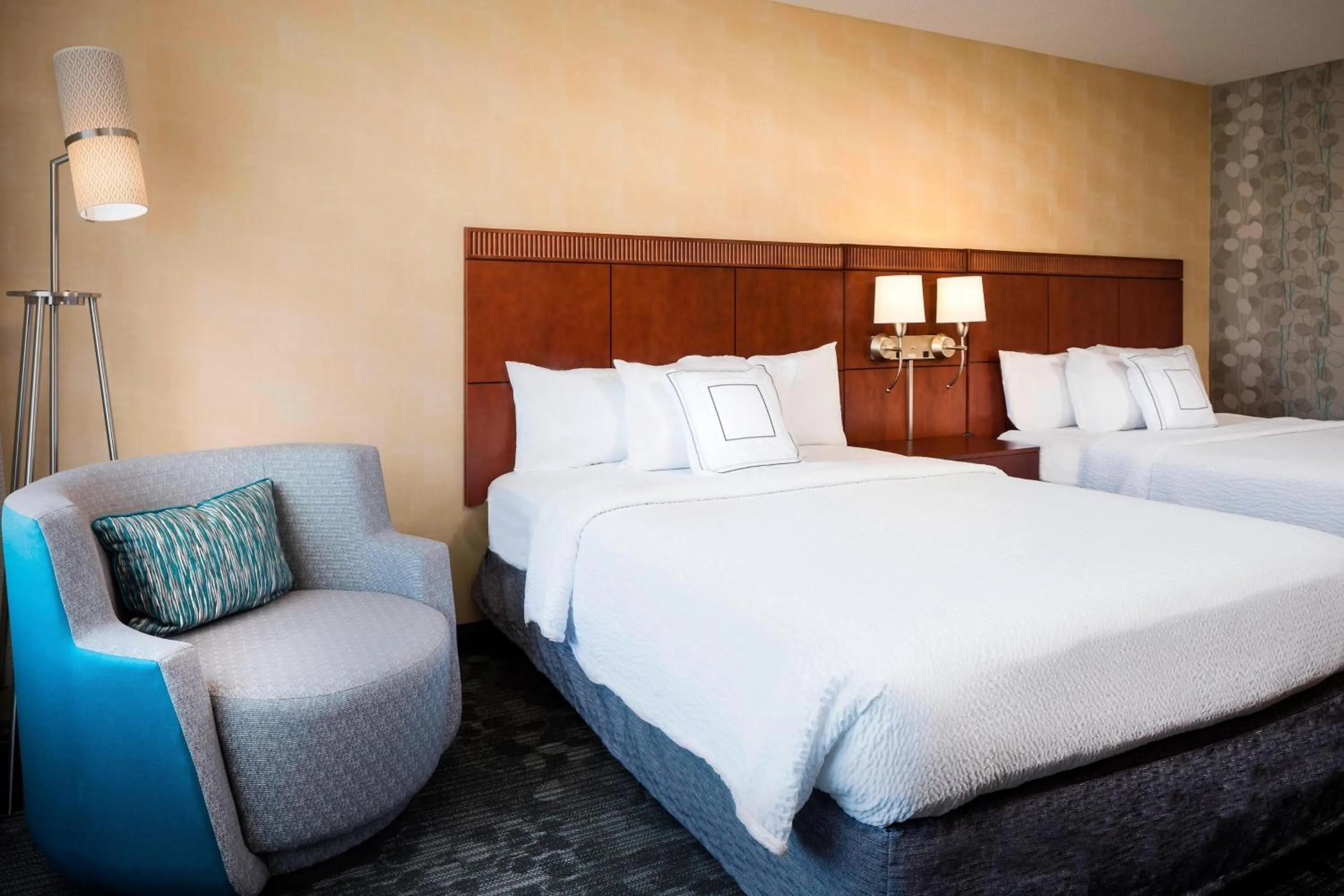 Queen Room with Two Queen Beds in Courtyard by Marriott Kansas City Shawnee