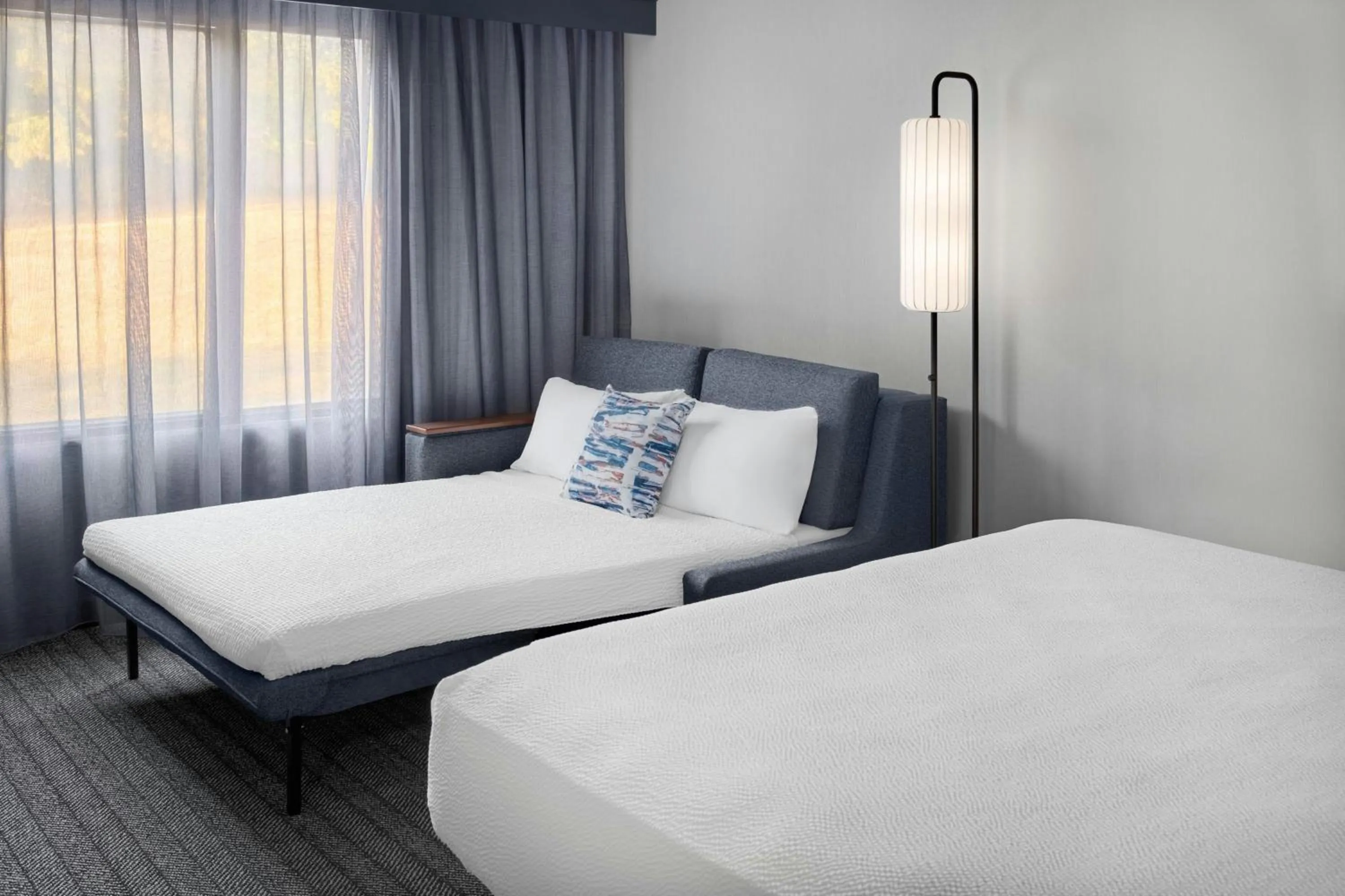 Photo of the whole room, Bed in Courtyard by Marriott Kansas City Shawnee