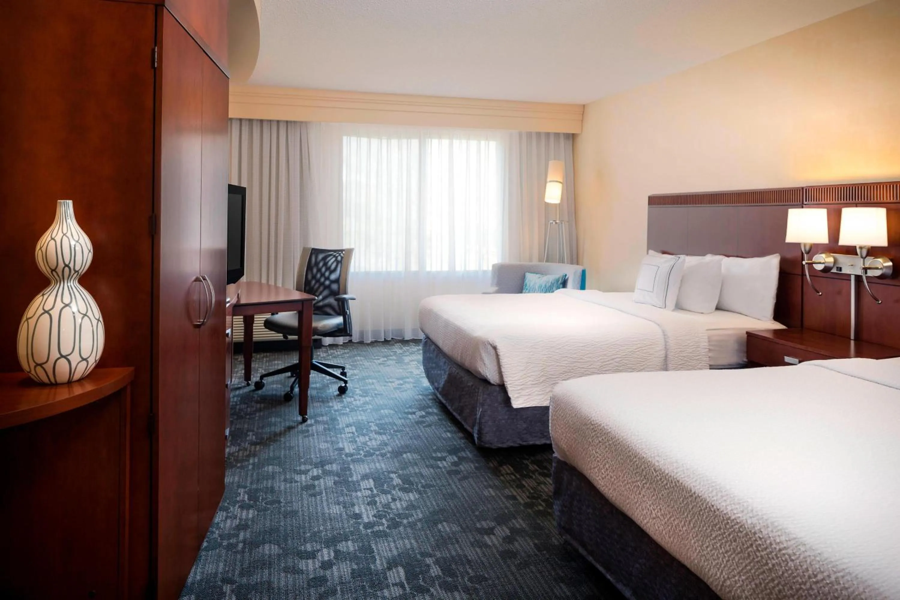 King Room with Sofa Bed - Hearing Accessible in Courtyard by Marriott Kansas City Shawnee