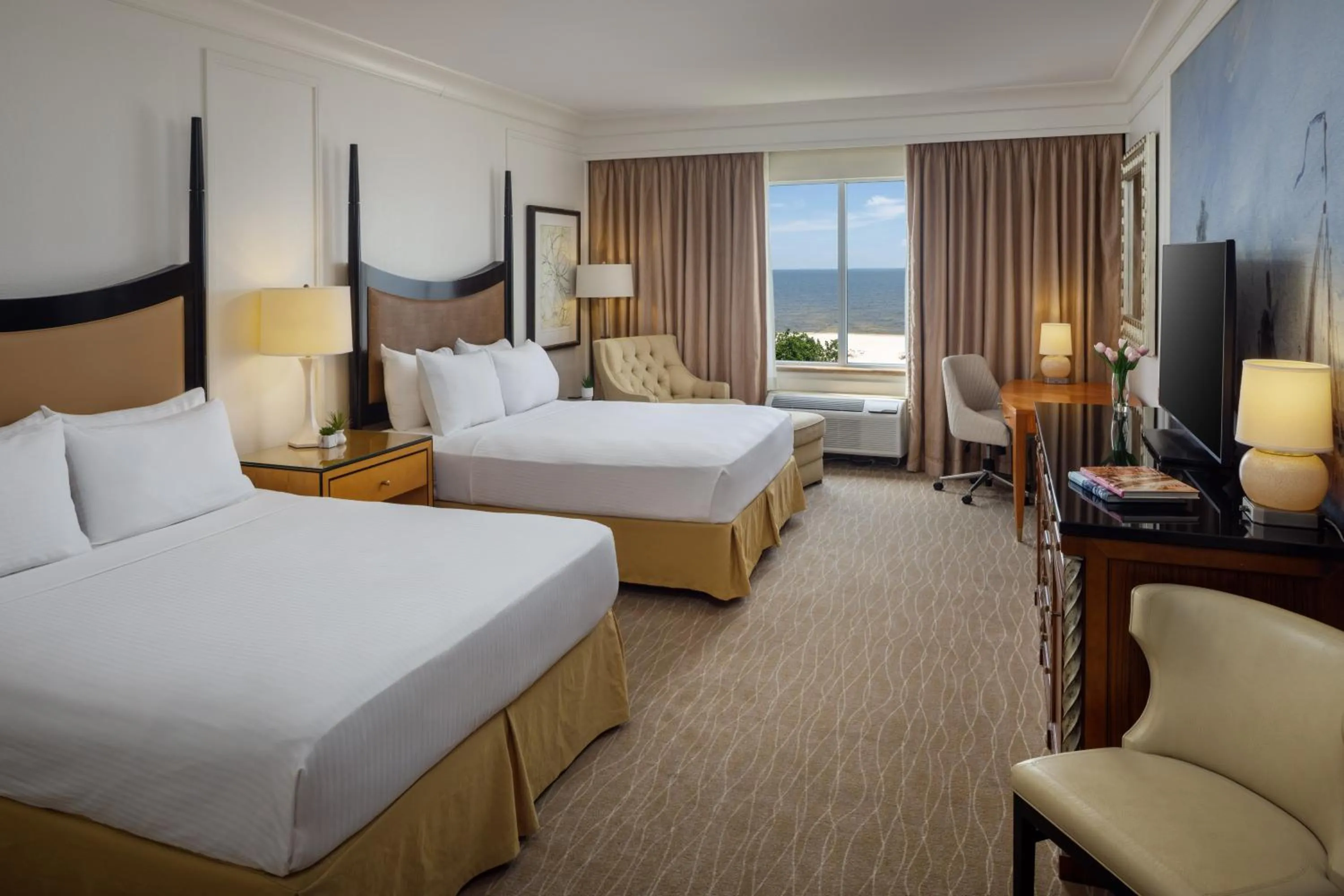 Photo of the whole room, Bed in The Inn at Long Beach