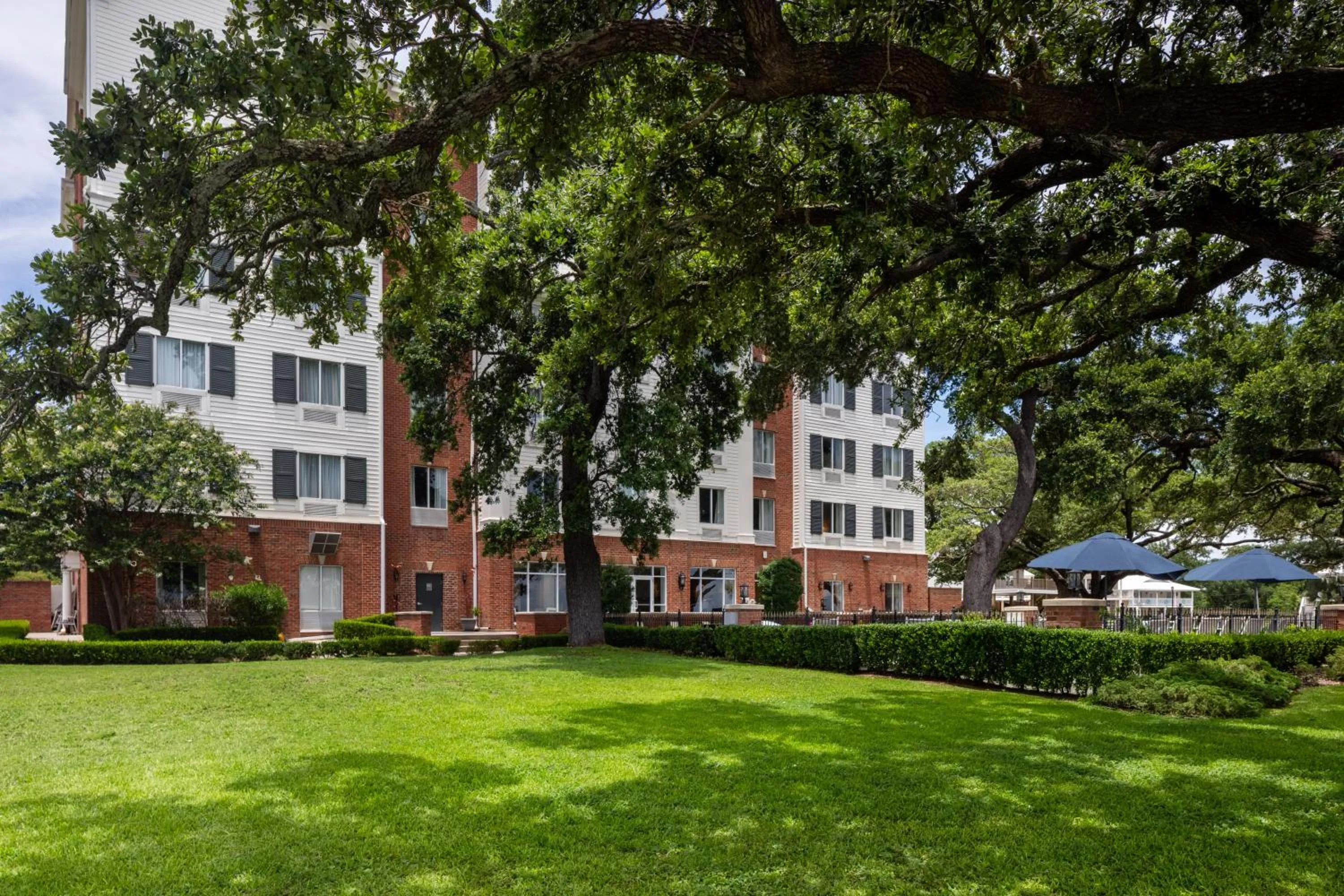 Property building in The Inn at Long Beach