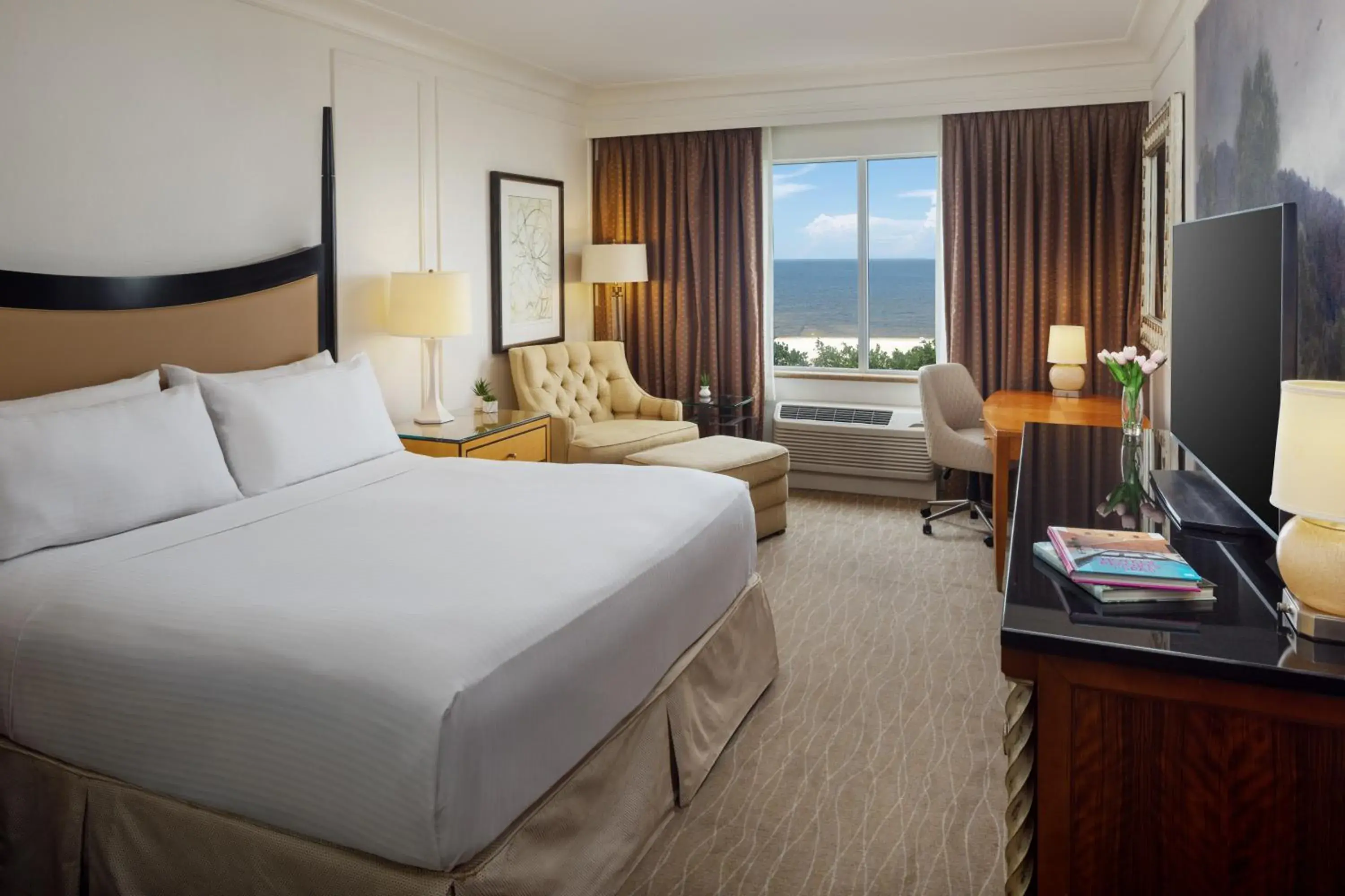 1 King Bed, Accessible Roll in Shower in The Inn at Long Beach 1 King Bed, Accessible Roll in Shower in The Inn at Long Beach