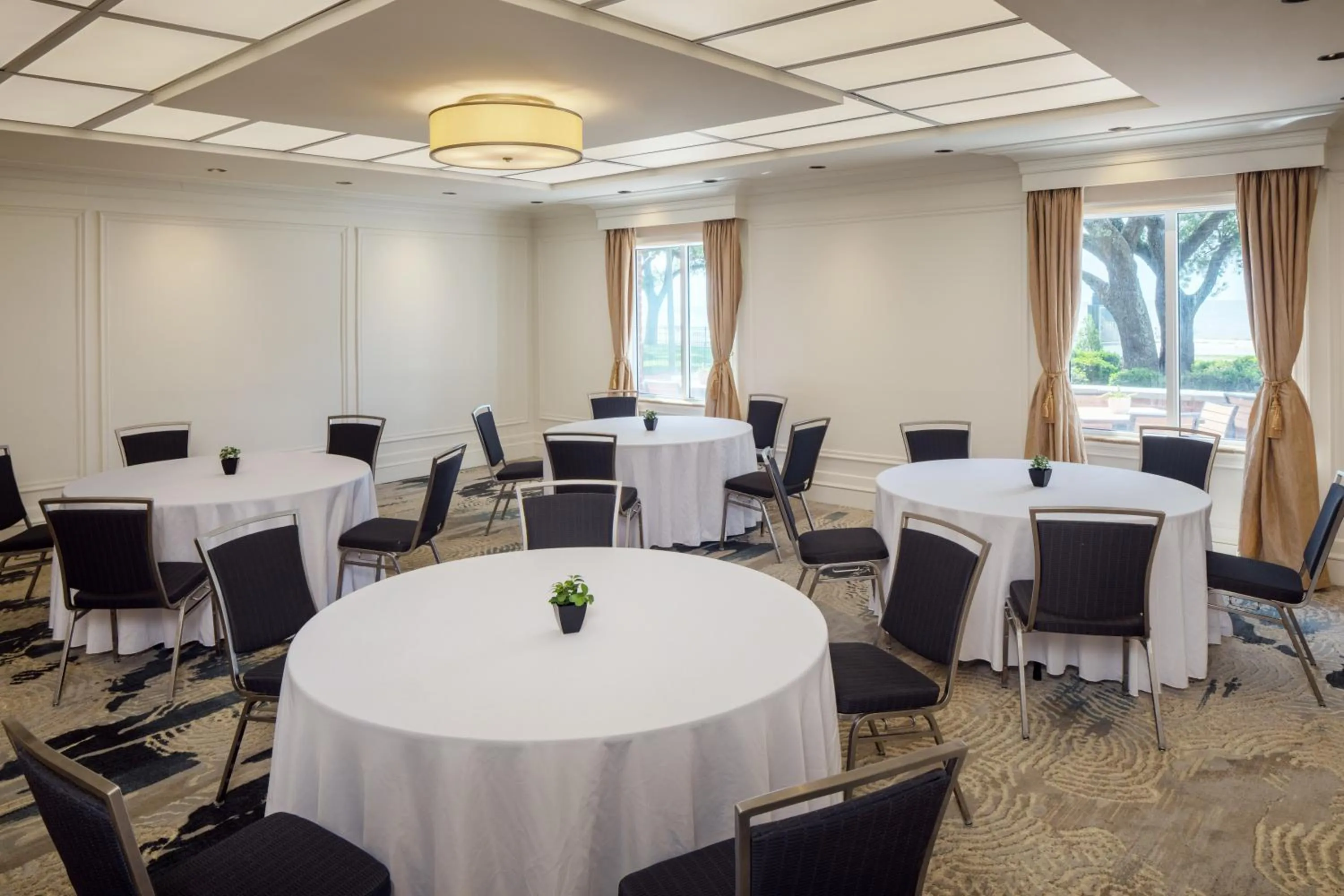 Meeting/conference room in The Inn at Long Beach