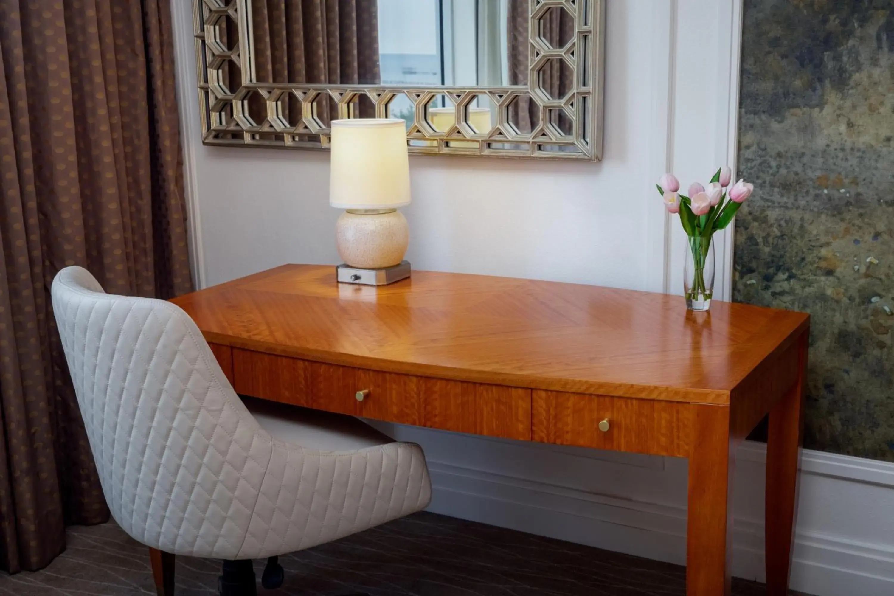 1 King Bed Gulfside (Accessible) in The Inn at Long Beach 1 King Bed Gulfside (Accessible) in The Inn at Long Beach