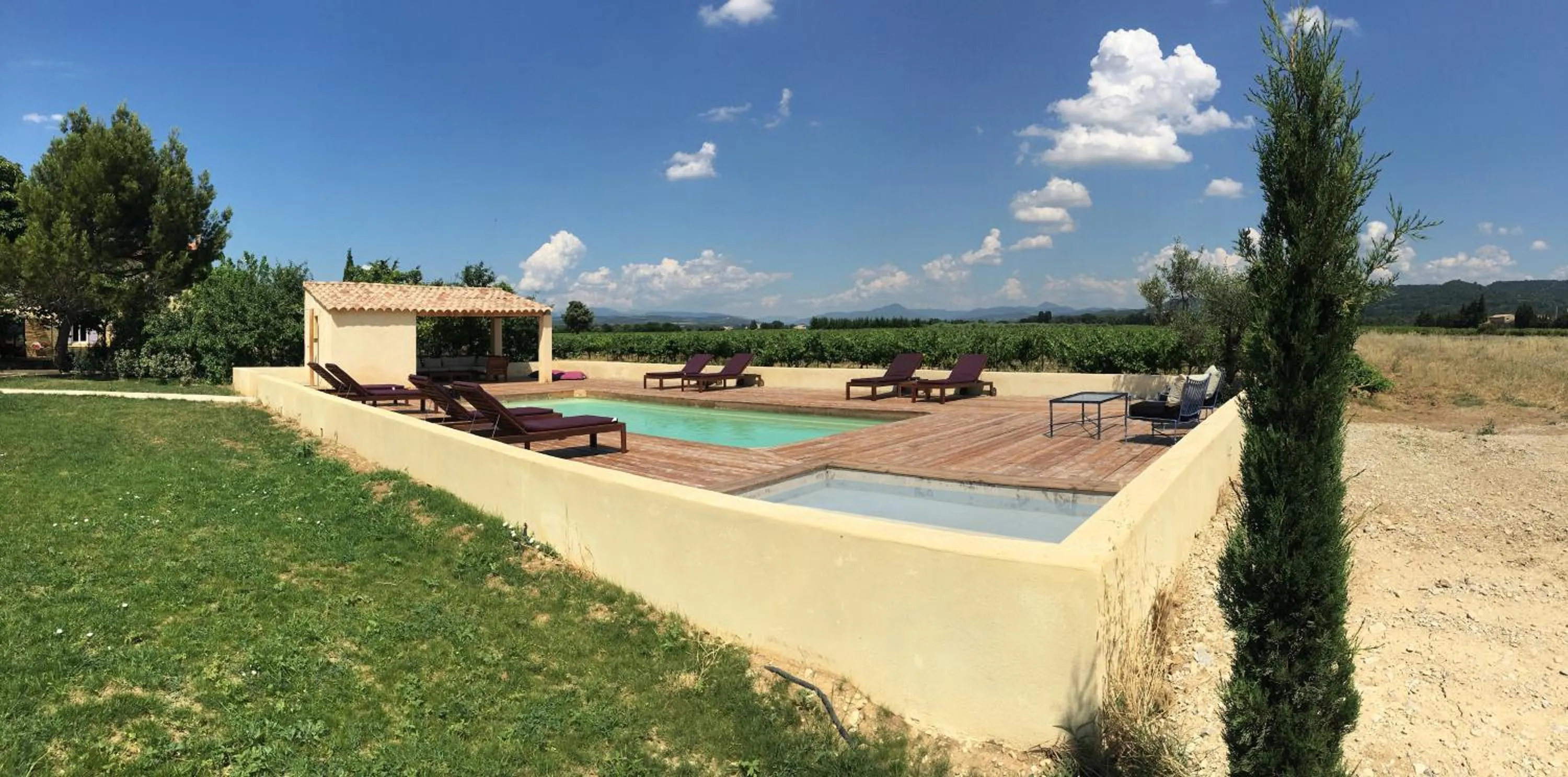 Swimming pool in La Datcha Delicatessen