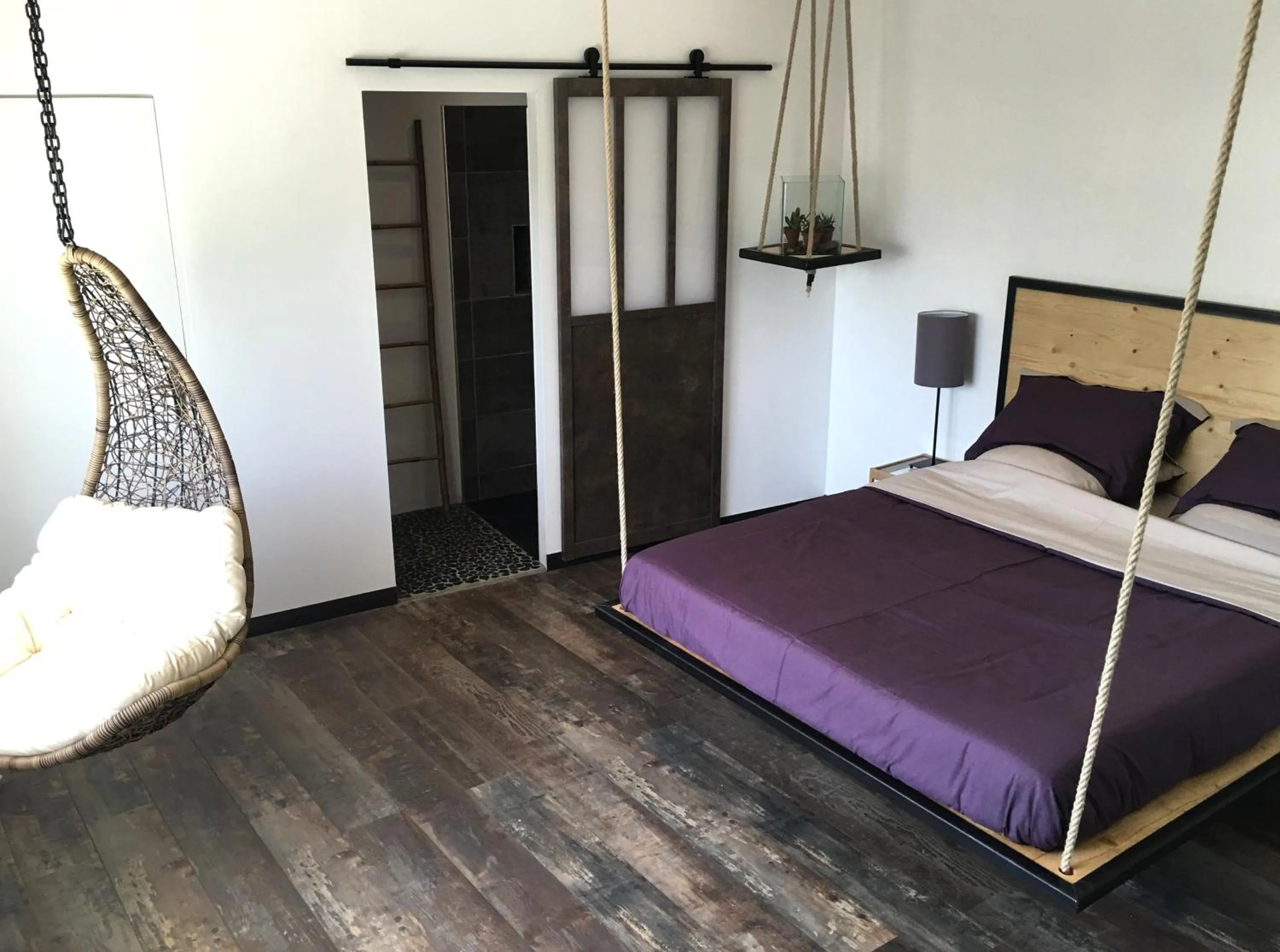 Photo of the whole room, Bed in La Datcha Delicatessen