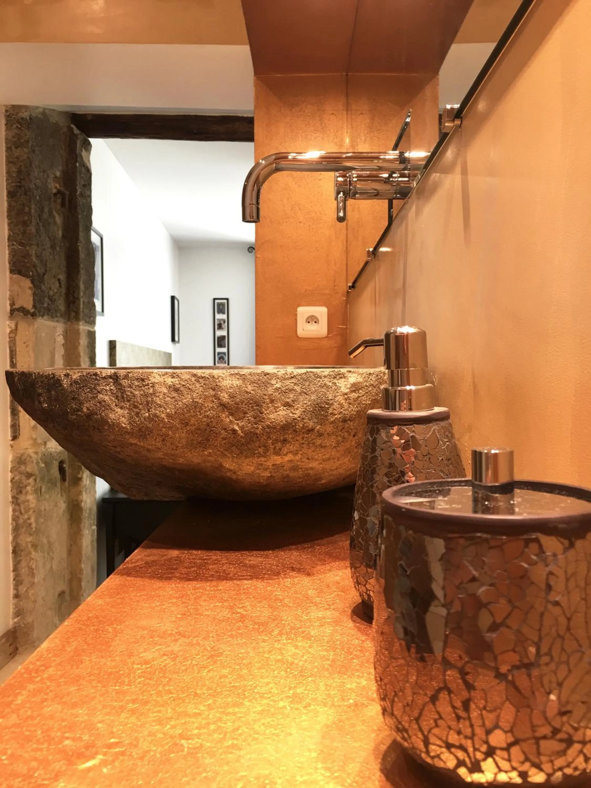 Shower in La Datcha Delicatessen