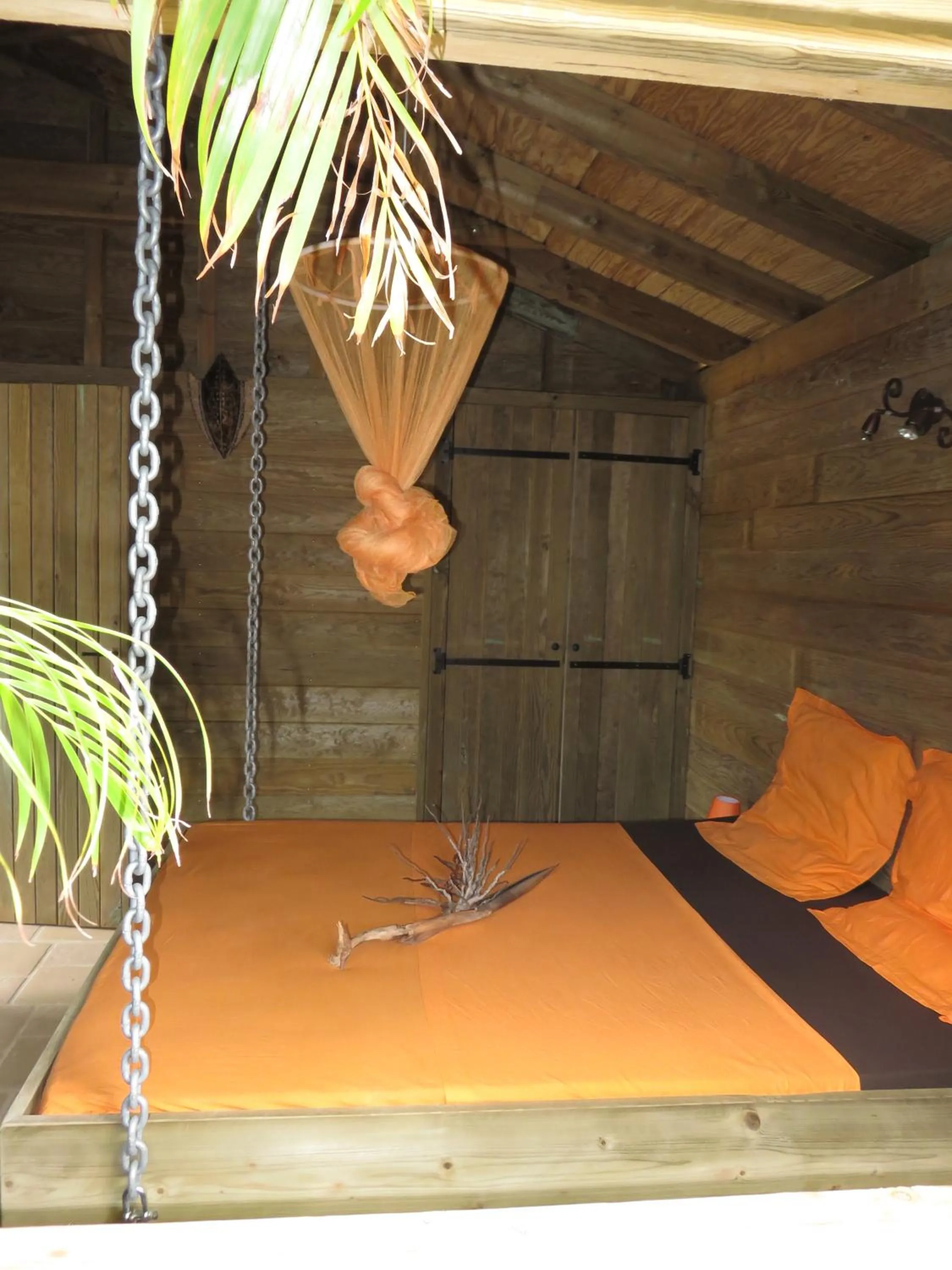 Bed in Iguana Ecolodge
