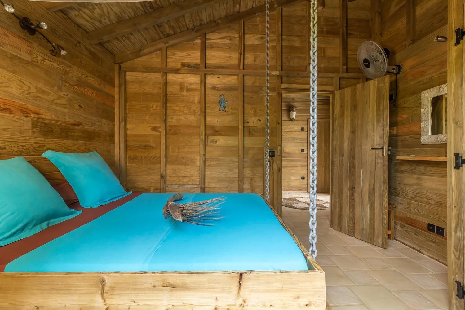 Bed in Iguana Ecolodge