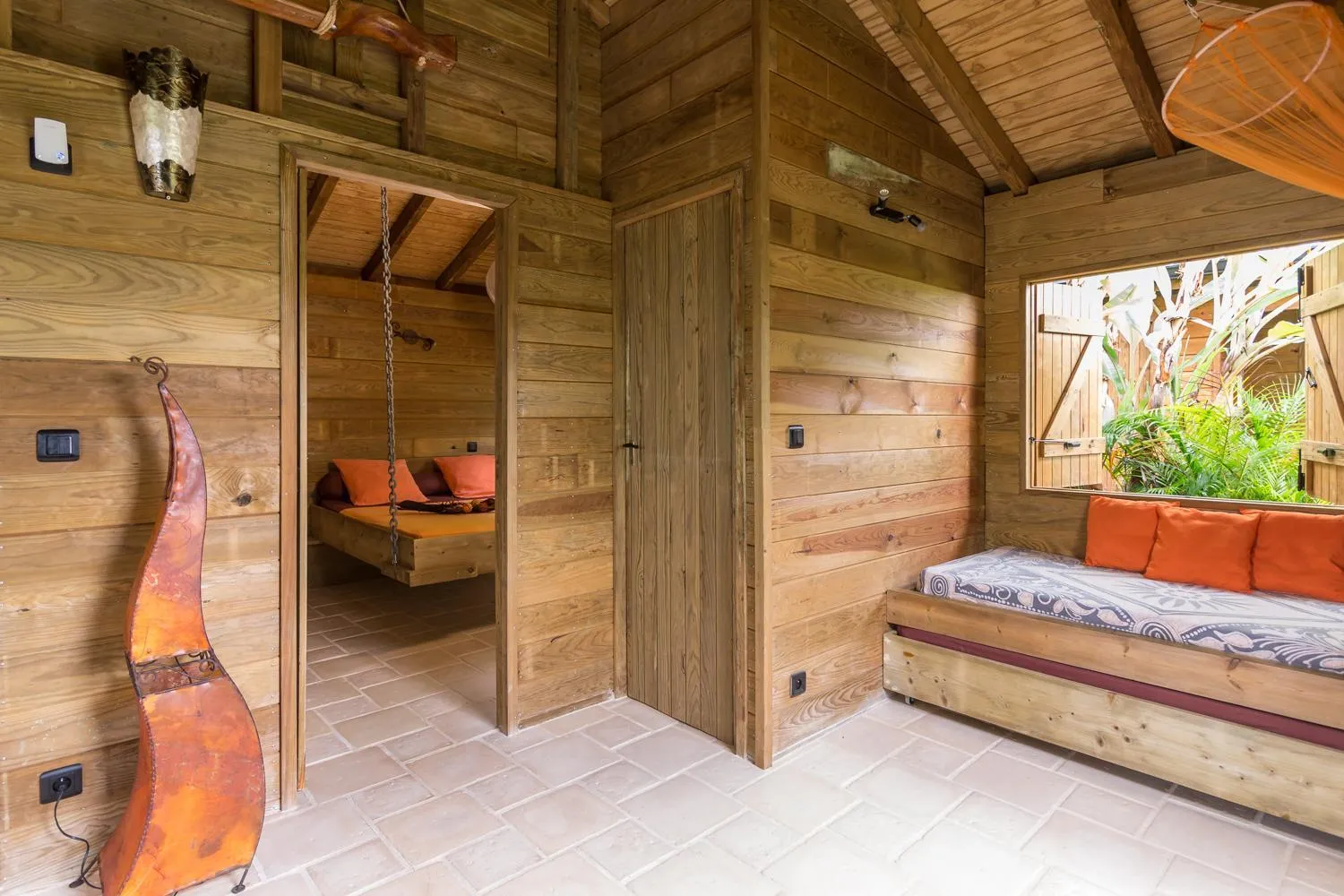 Bed in Iguana Ecolodge