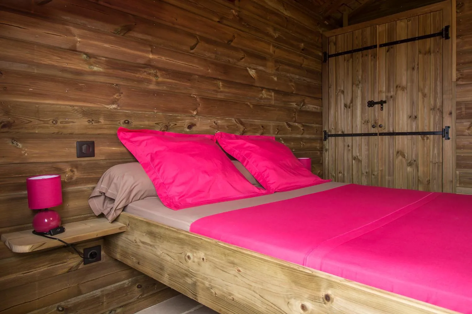 Bed in Iguana Ecolodge