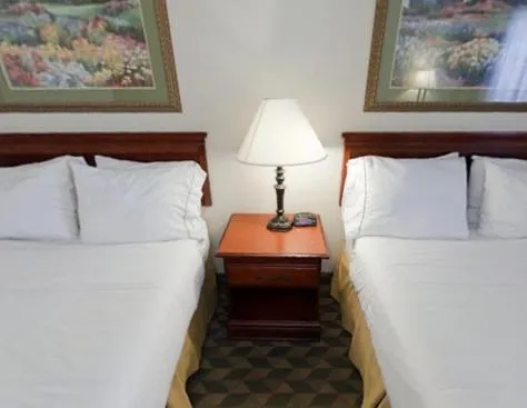 Bed in Holiday Inn Express Hotel & Suites Laurinburg by IHG
