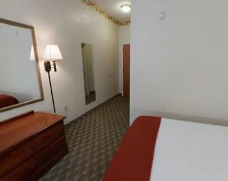 Bed in Holiday Inn Express Hotel & Suites Laurinburg by IHG