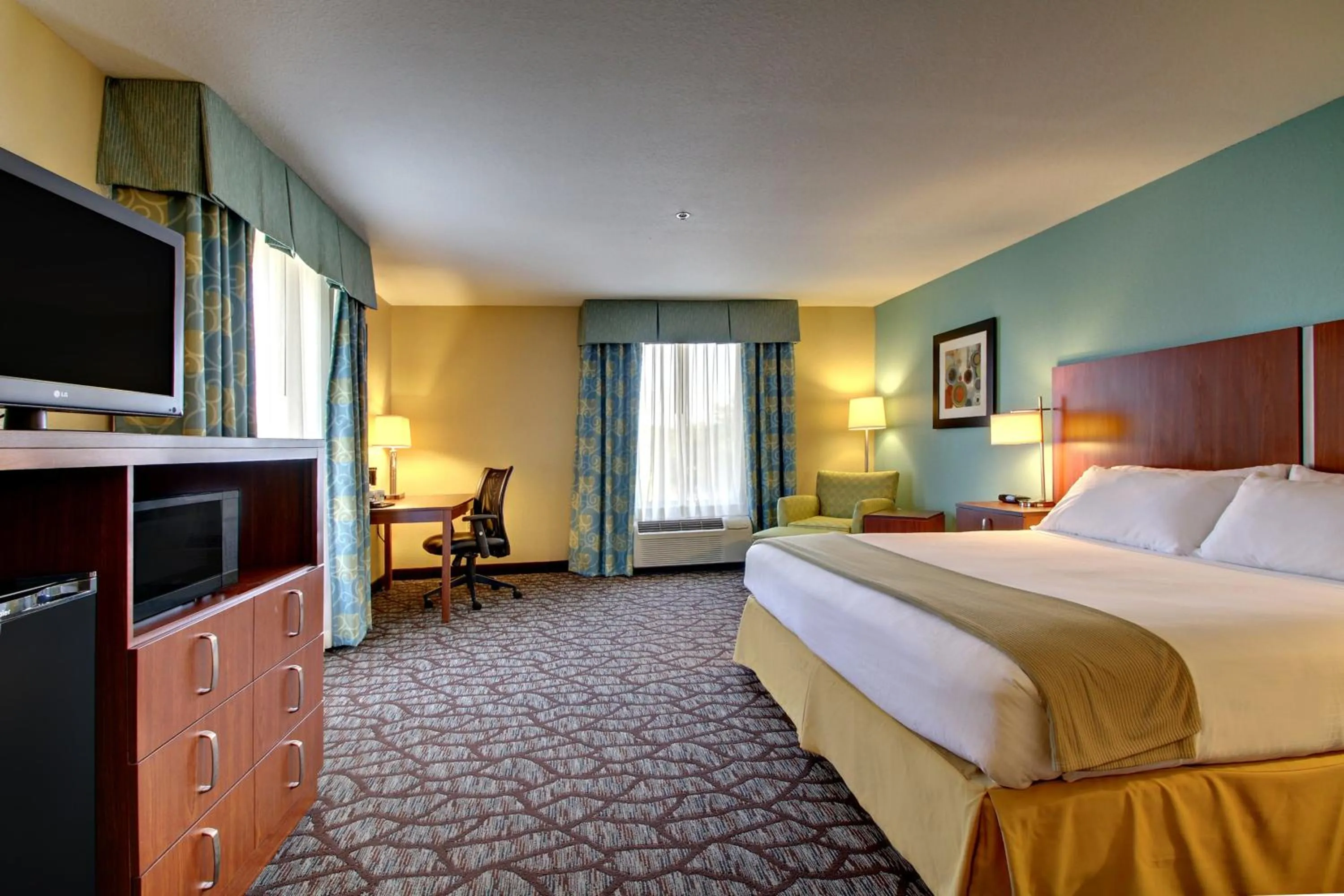 Photo of the whole room, Bed in Holiday Inn Express & Suites Jacksonville South - I-295 by IHG