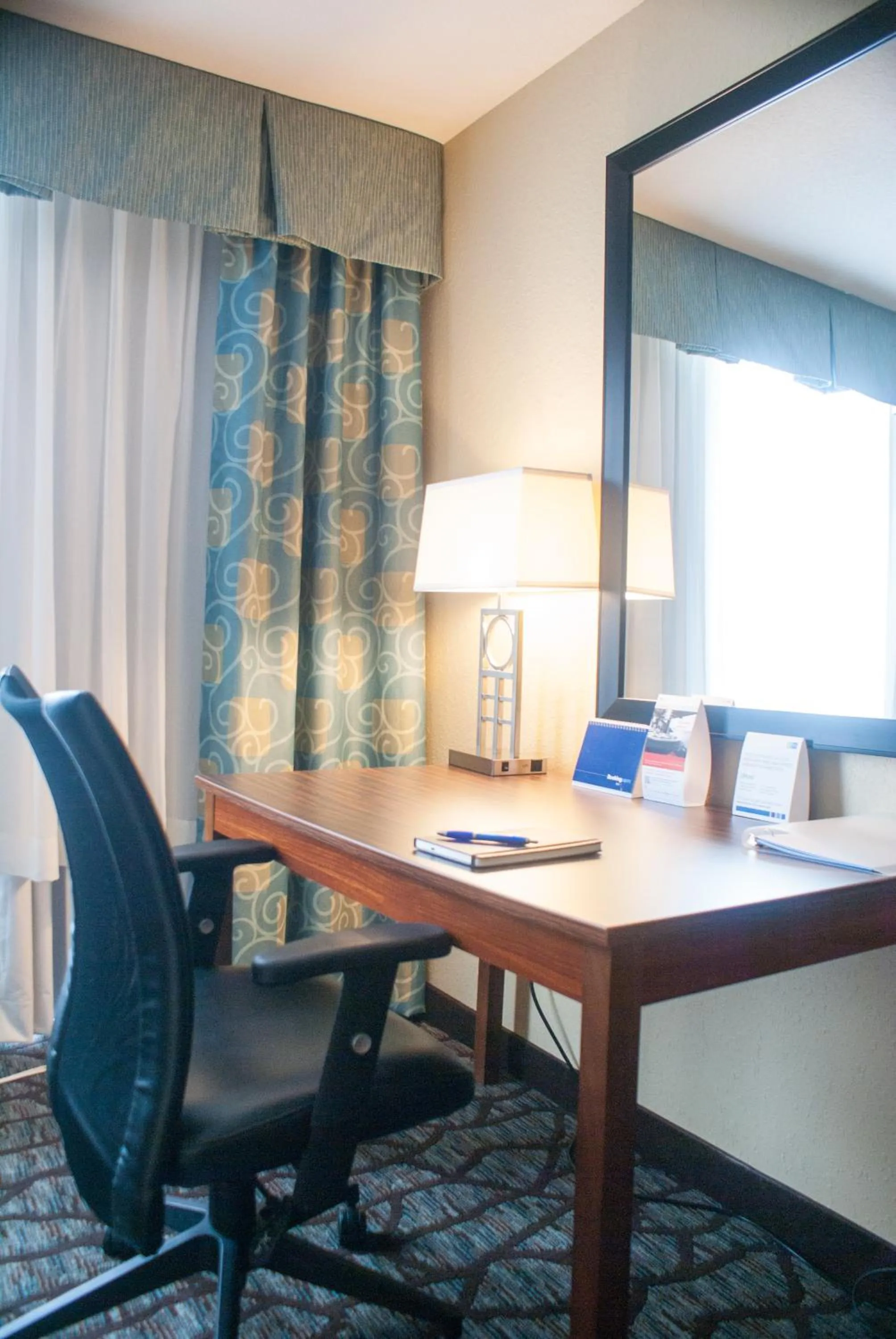 Seating area in Holiday Inn Express & Suites Jacksonville South - I-295 by IHG