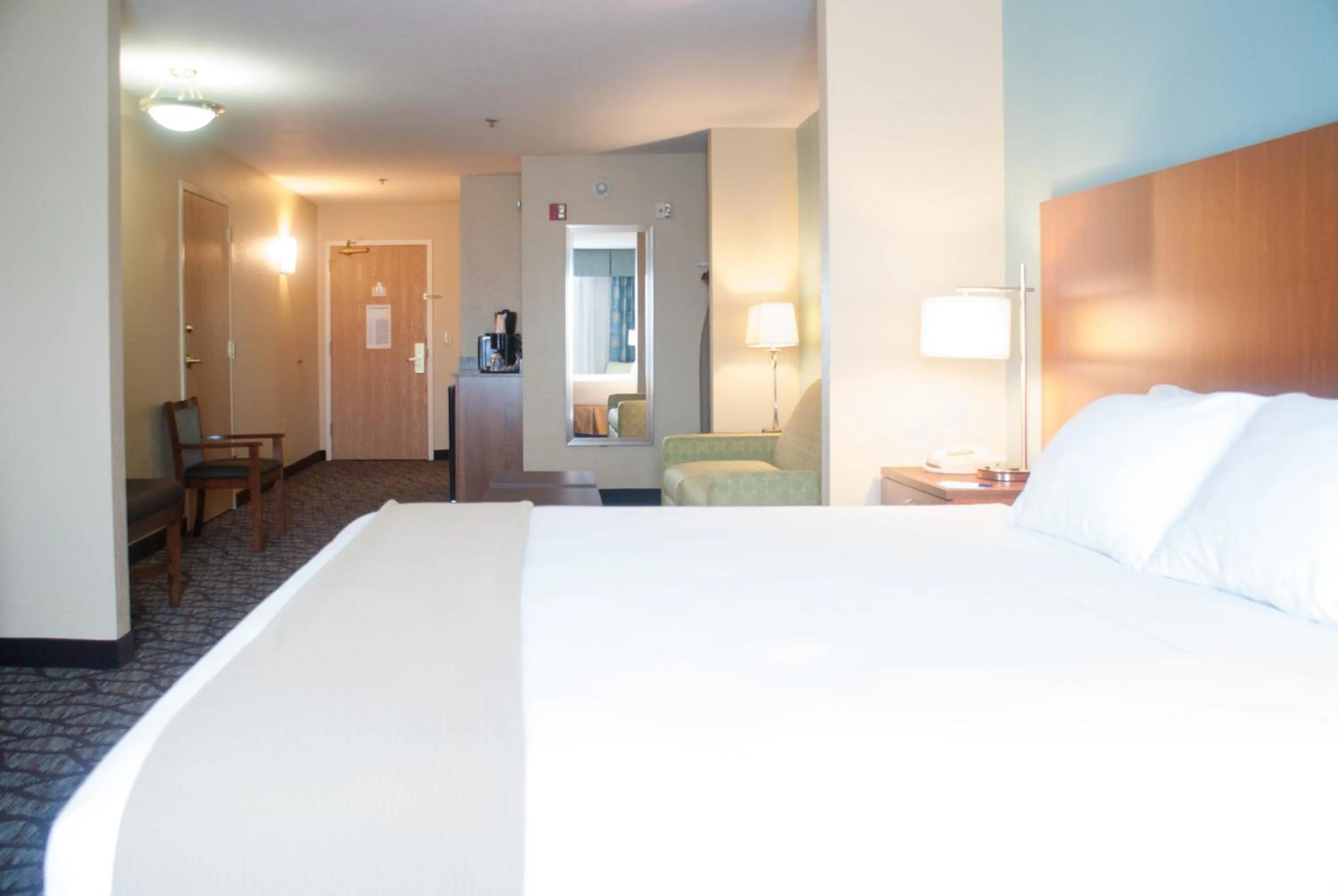 Photo of the whole room, Bed in Holiday Inn Express & Suites Jacksonville South - I-295 by IHG