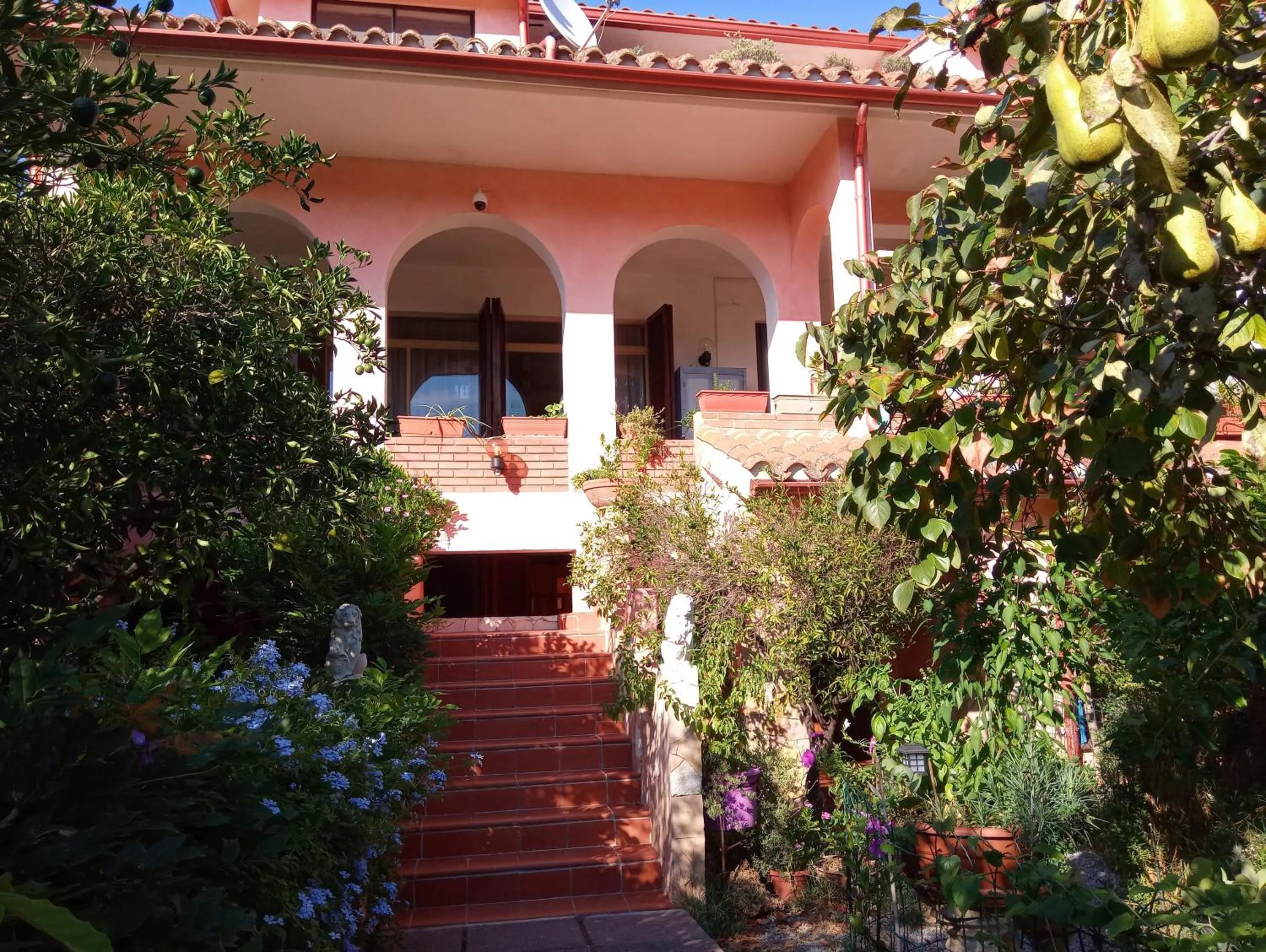 Facade/entrance in Villa Corrias