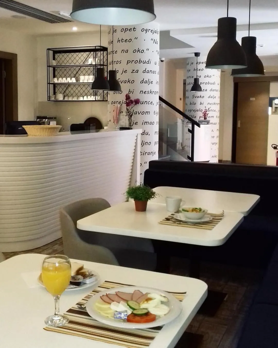 Restaurant/places to eat in Hotel Passport