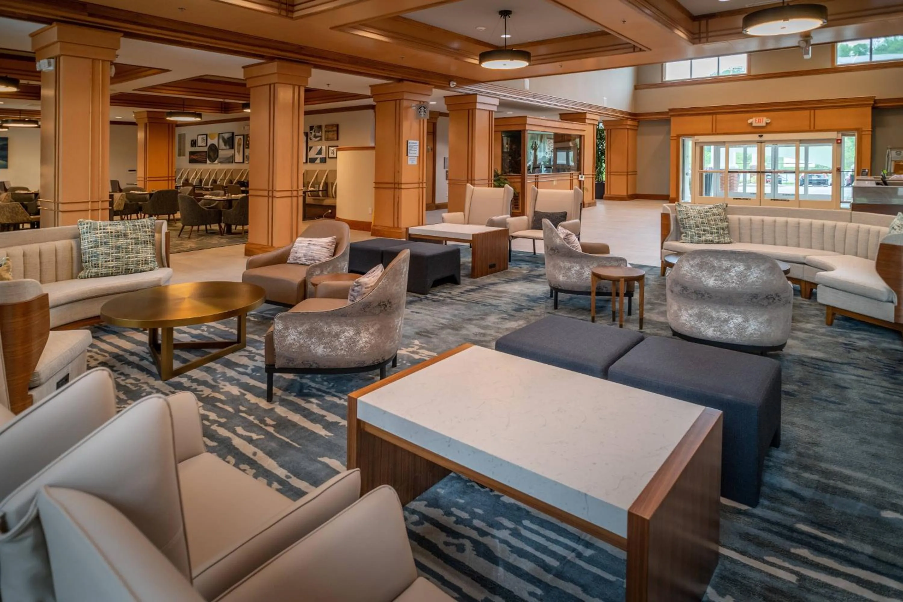 Lobby or reception in Delta Hotels by Marriott Huntington Mall