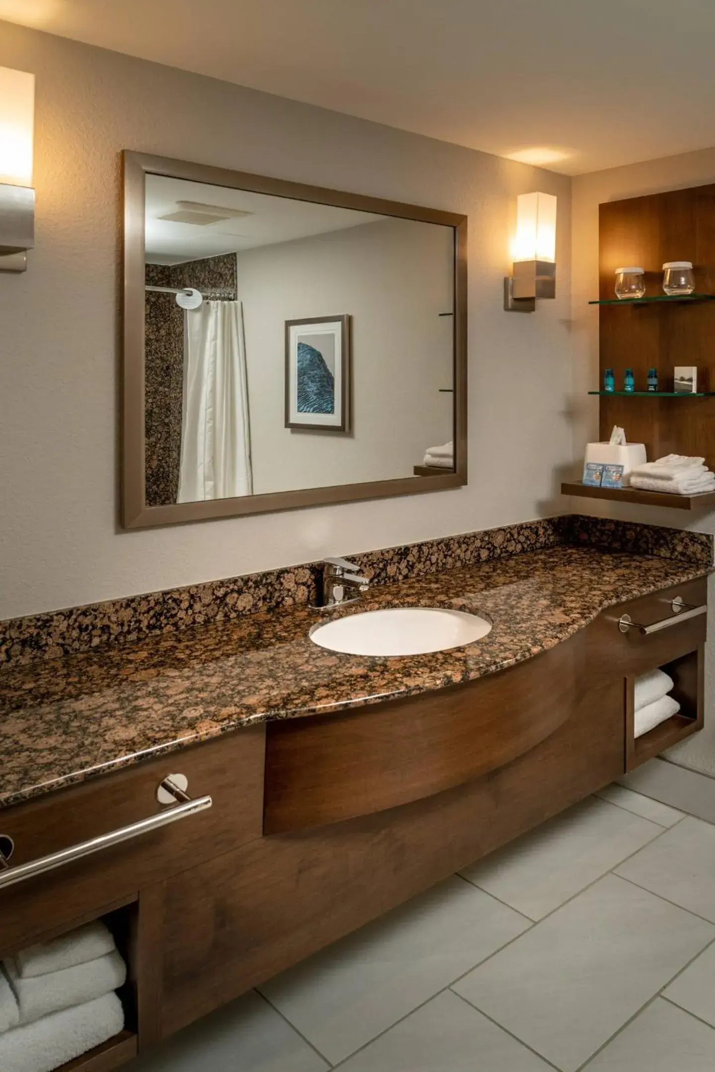 Guest room, 1 King, Sofa bed in Delta Hotels by Marriott Huntington Mall Guest room, 1 King, Sofa bed in Delta Hotels by Marriott Huntington Mall