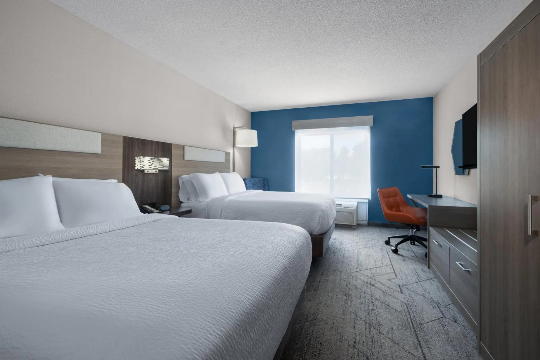 Photo of the whole room, Bed in Holiday Inn Express Pembroke by IHG