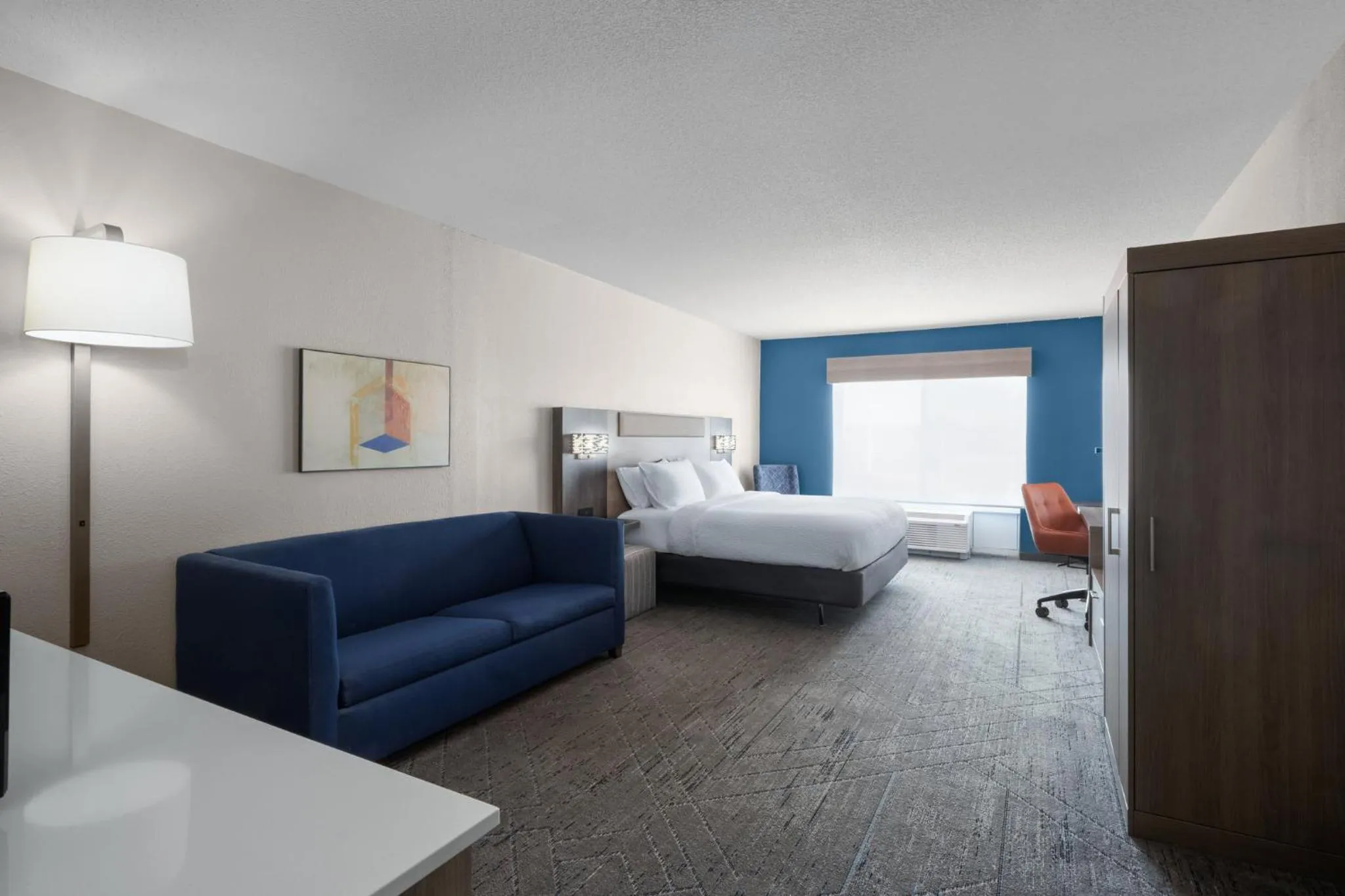 Photo of the whole room, Bed in Holiday Inn Express Pembroke by IHG