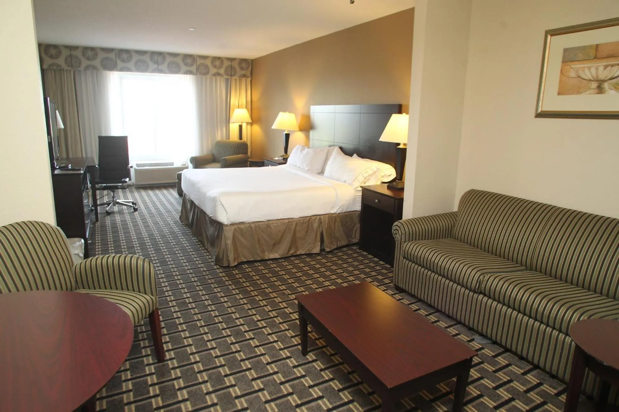Photo of the whole room, Bed in Holiday Inn Express Pembroke by IHG