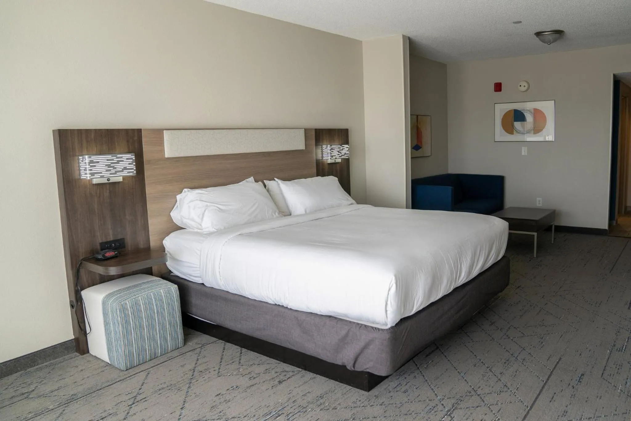 Photo of the whole room, Bed in Holiday Inn Express Pembroke by IHG