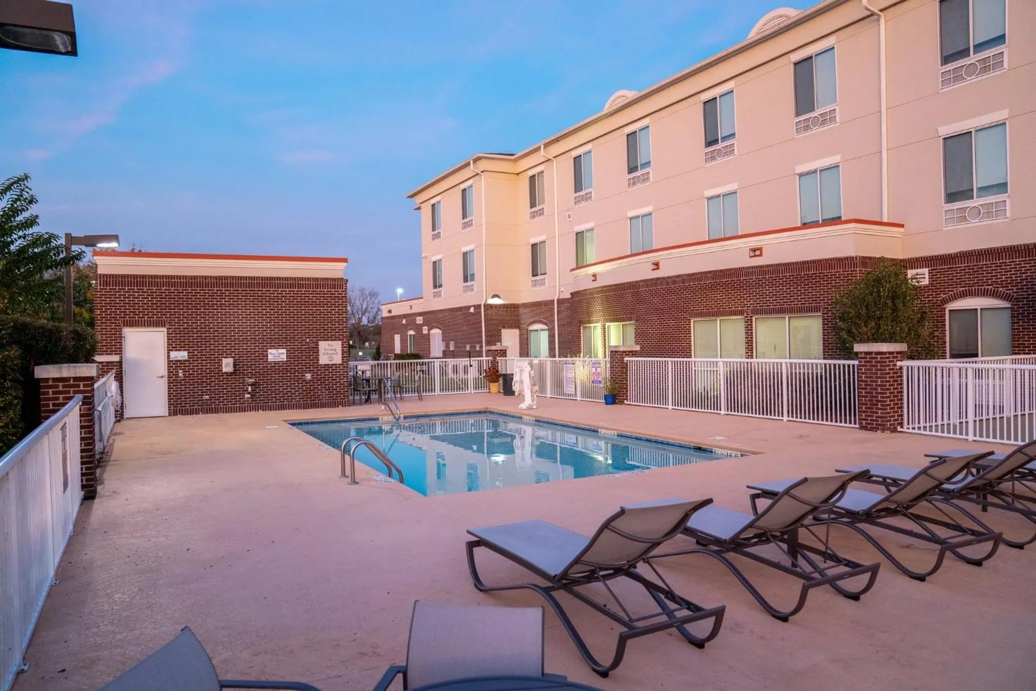 Swimming pool in Holiday Inn Express Pembroke by IHG