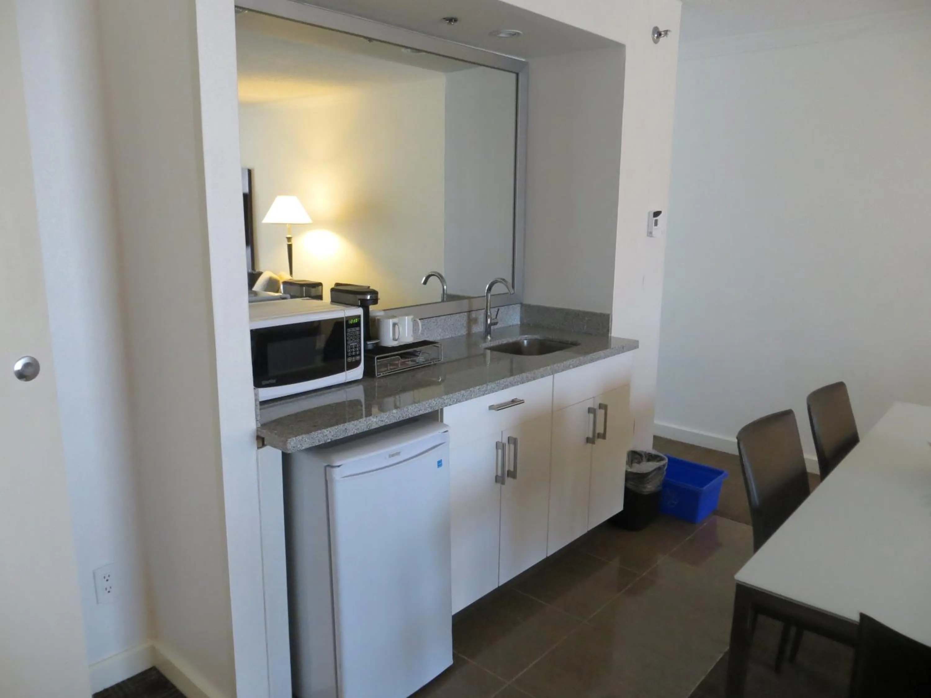Kitchen or kitchenette in Toronto Don Valley Hotel and Suites