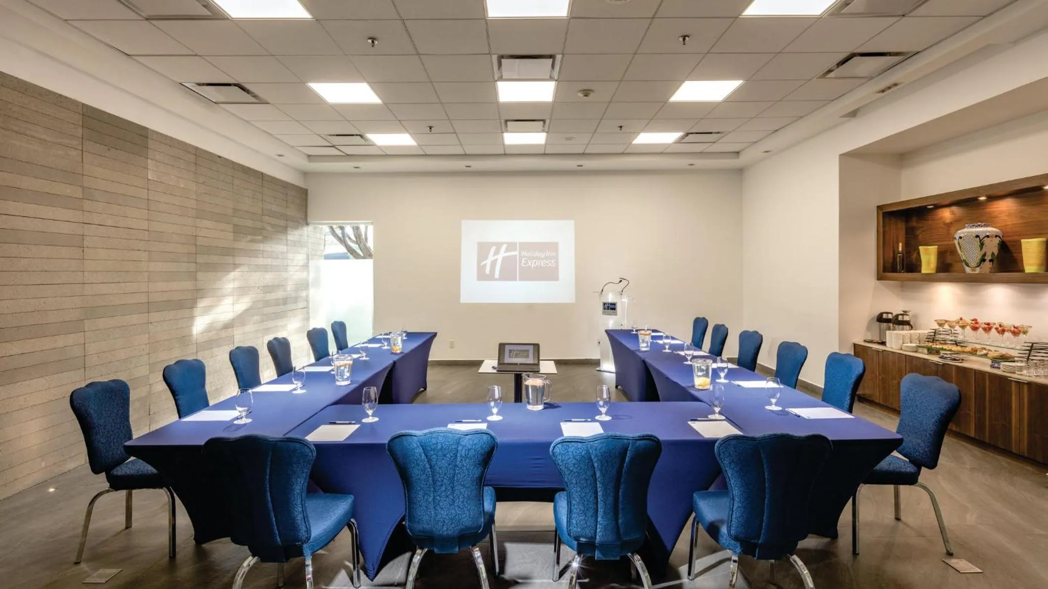 Meeting/conference room in Holiday Inn Express Puebla by IHG
