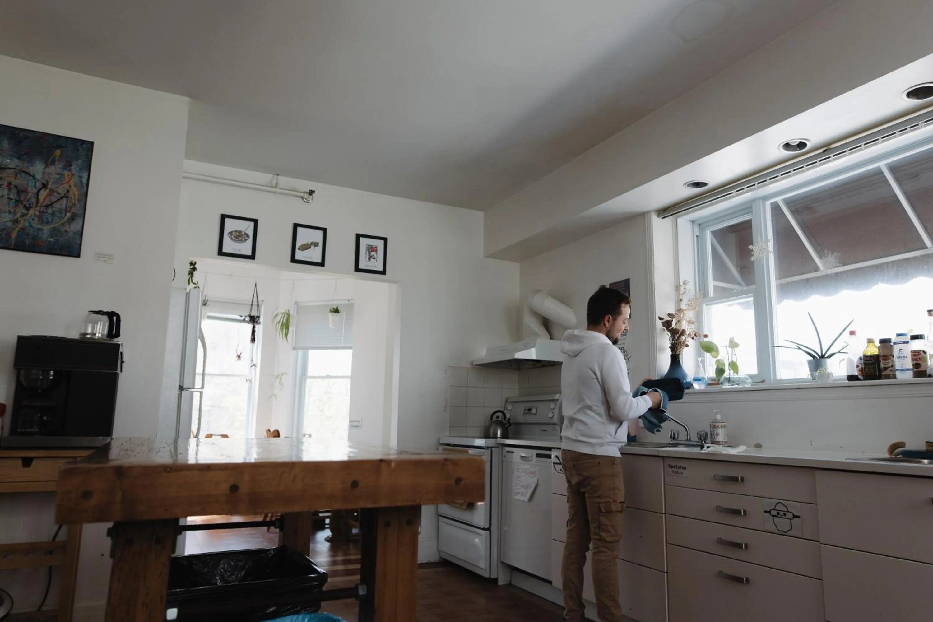 Kitchen or kitchenette in Auberge de Jeunesse Magog-Orford Hostel