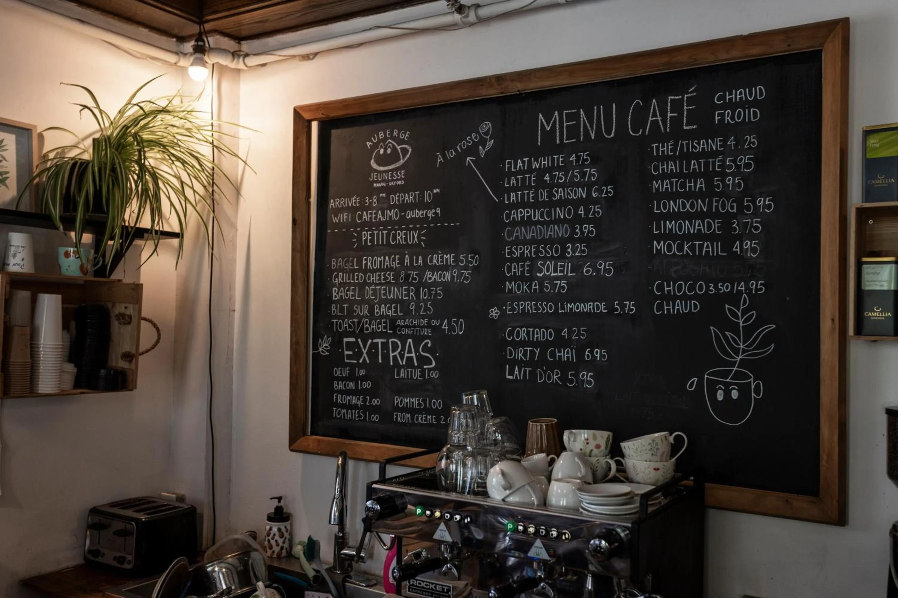 Coffee/tea facilities in Auberge de Jeunesse Magog-Orford Hostel