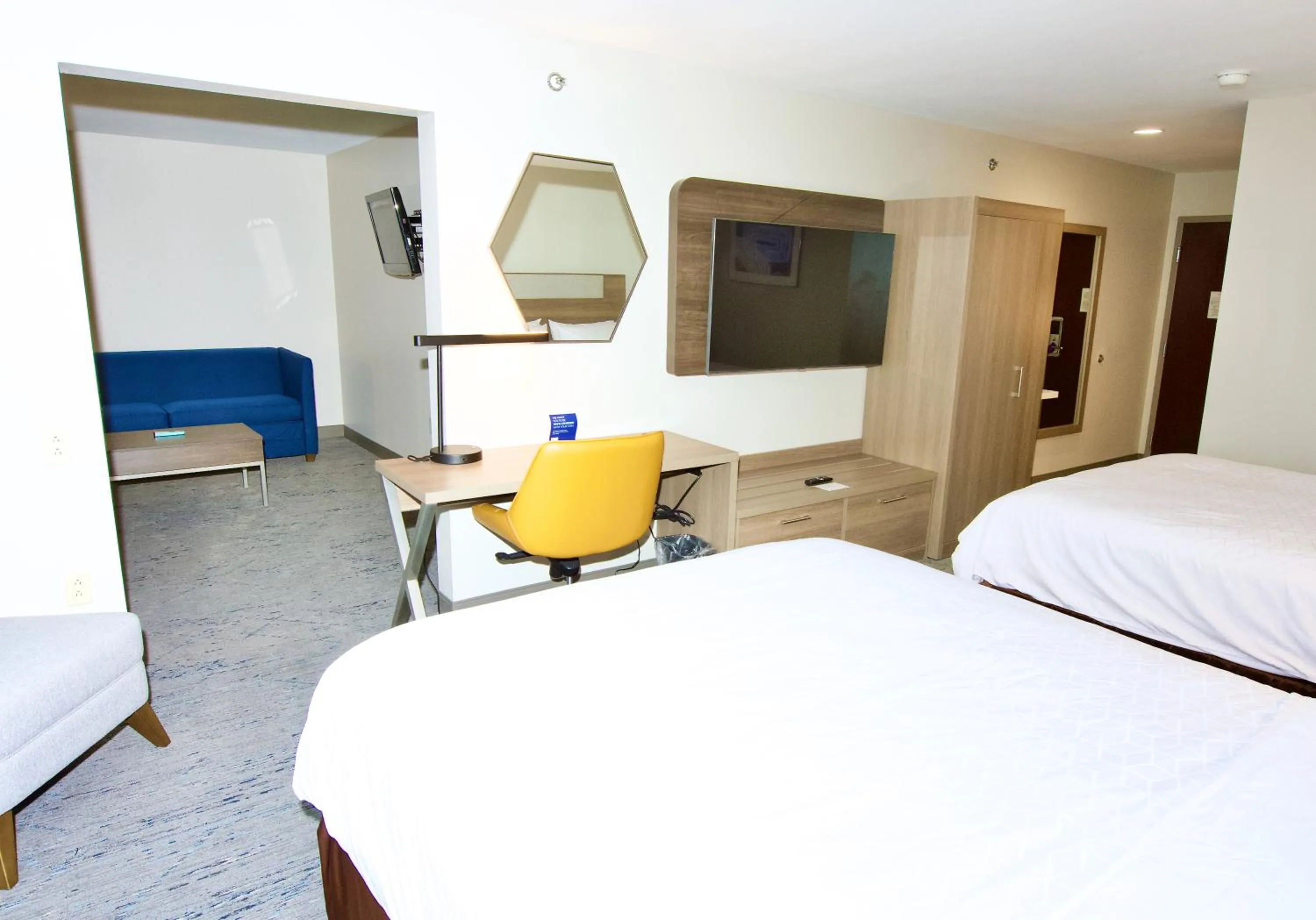 View (from property/room), Bed in Holiday Inn Express Hotel & Suites St. Charles by IHG