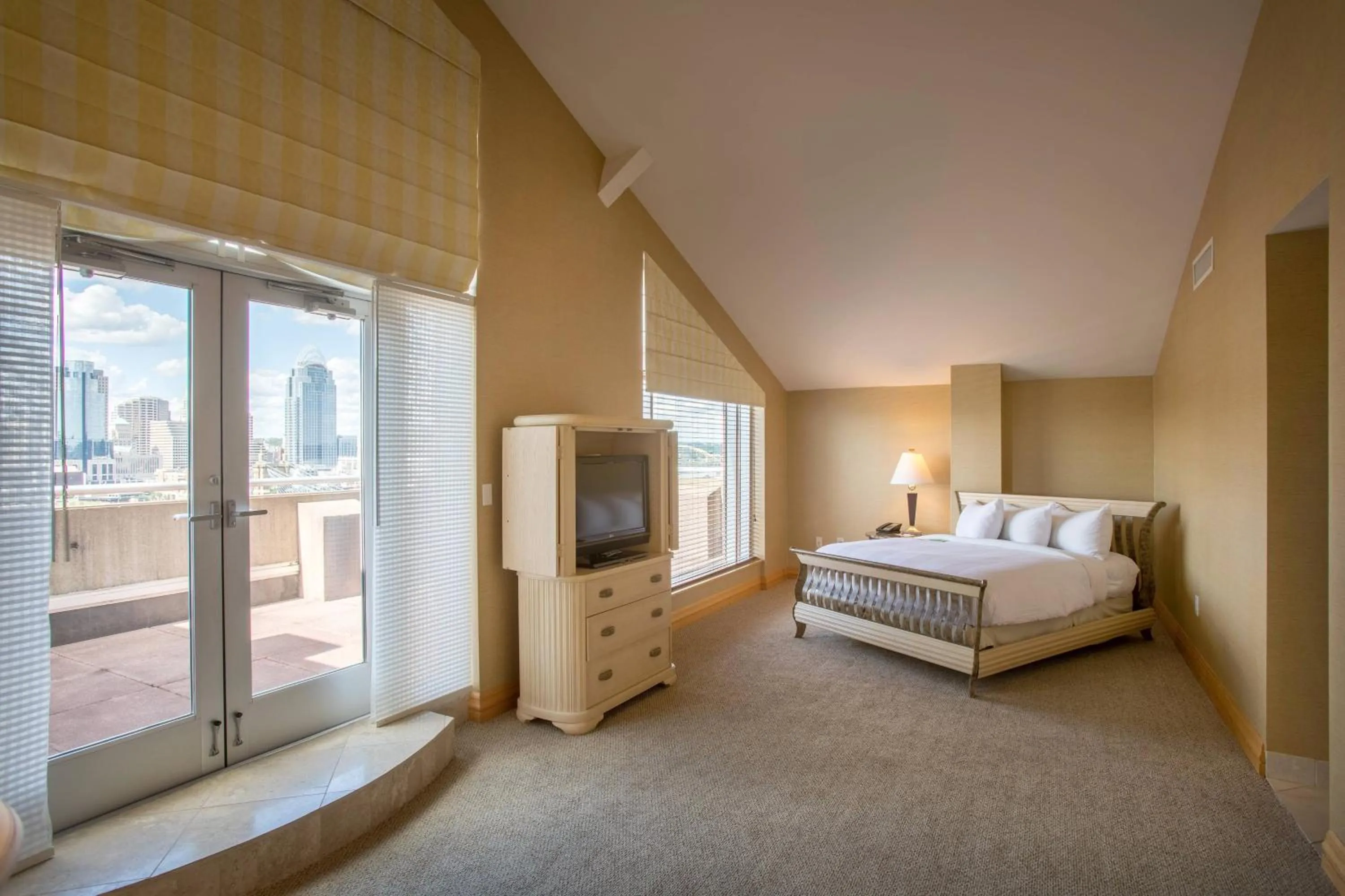 Bedroom, Bed in Cincinnati Marriott at RiverCenter