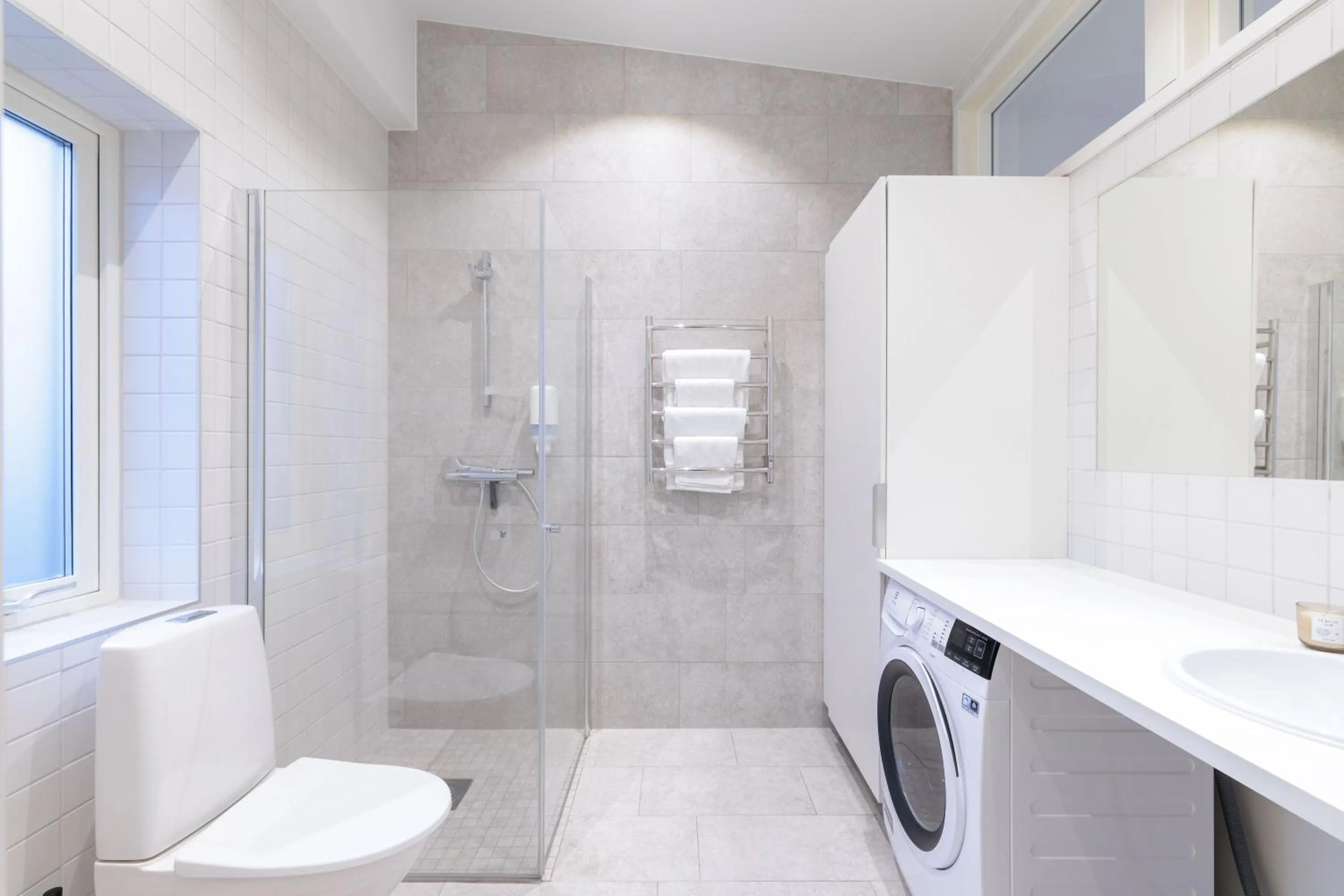 Bathroom in Easy Livin' Apartment Hotel